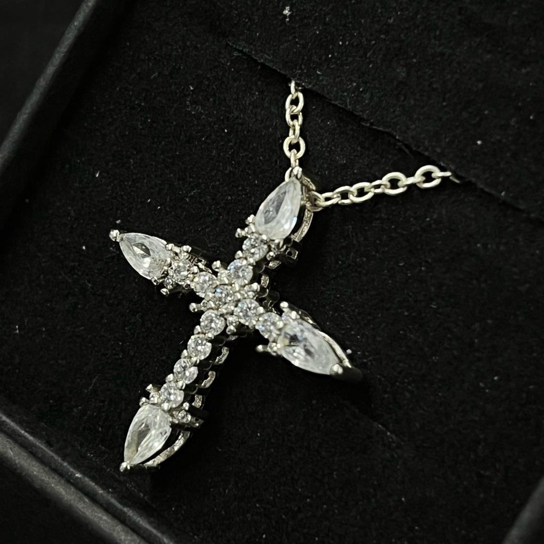 Vòng cổ bạc 925 thánh giá kim cương lớn._thumbnail_2