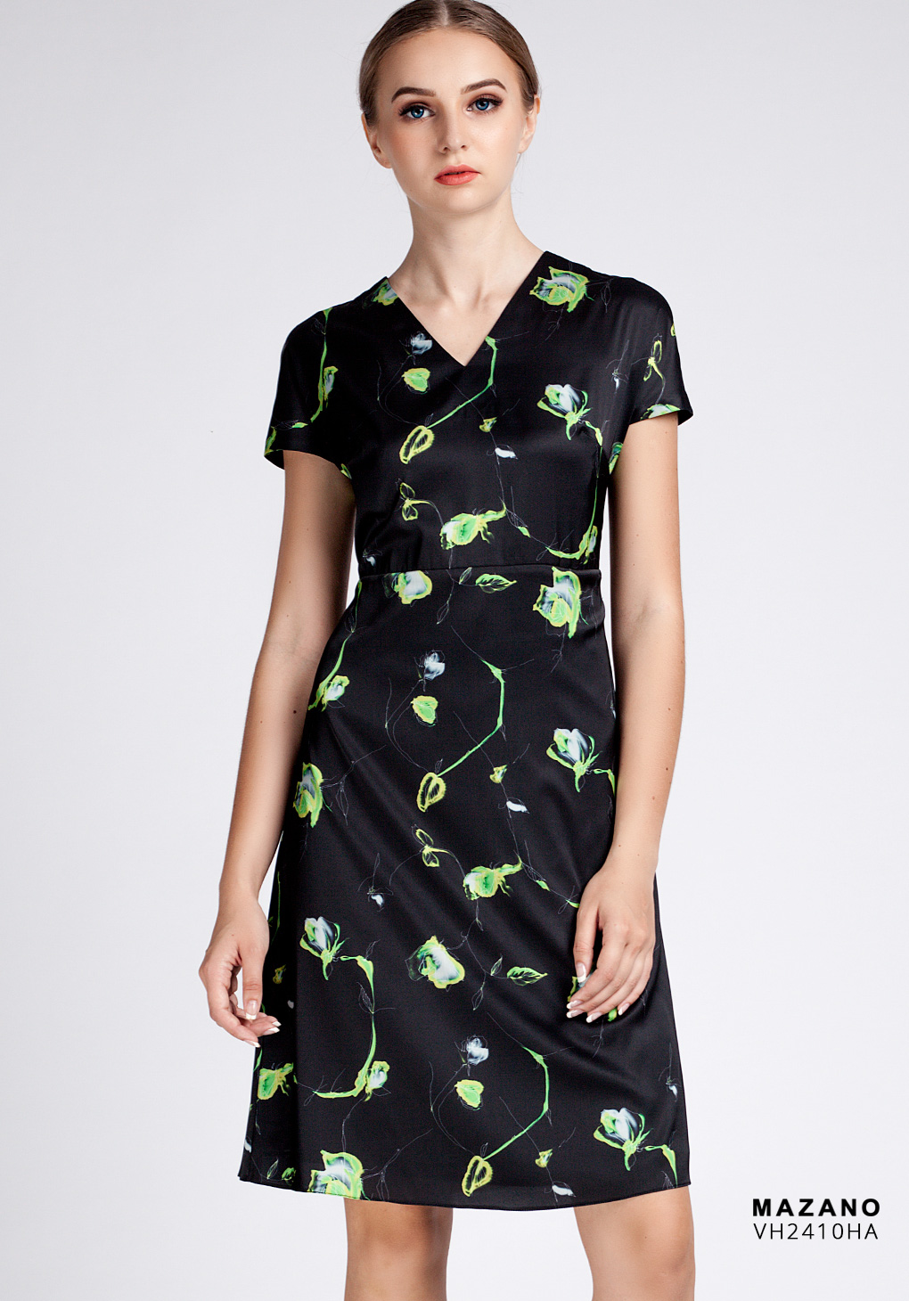 Váy lụa đen cổ tim họa tiết_thumbnail_1