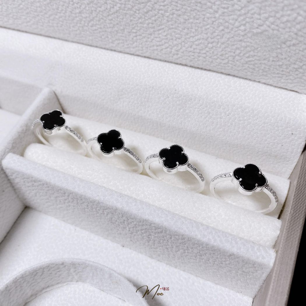 N155 - Nhẫn cỏ 4 lá đen viền đá_thumbnail_2