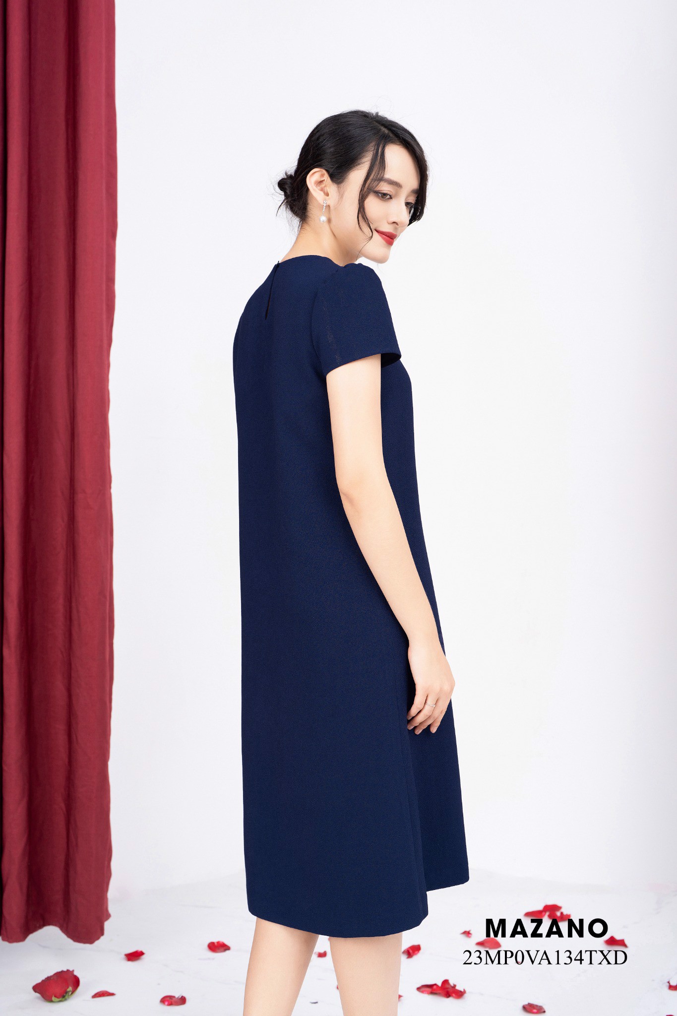 Đầm suông xanh than A dài thêu hoa bố cục_thumbnail_3