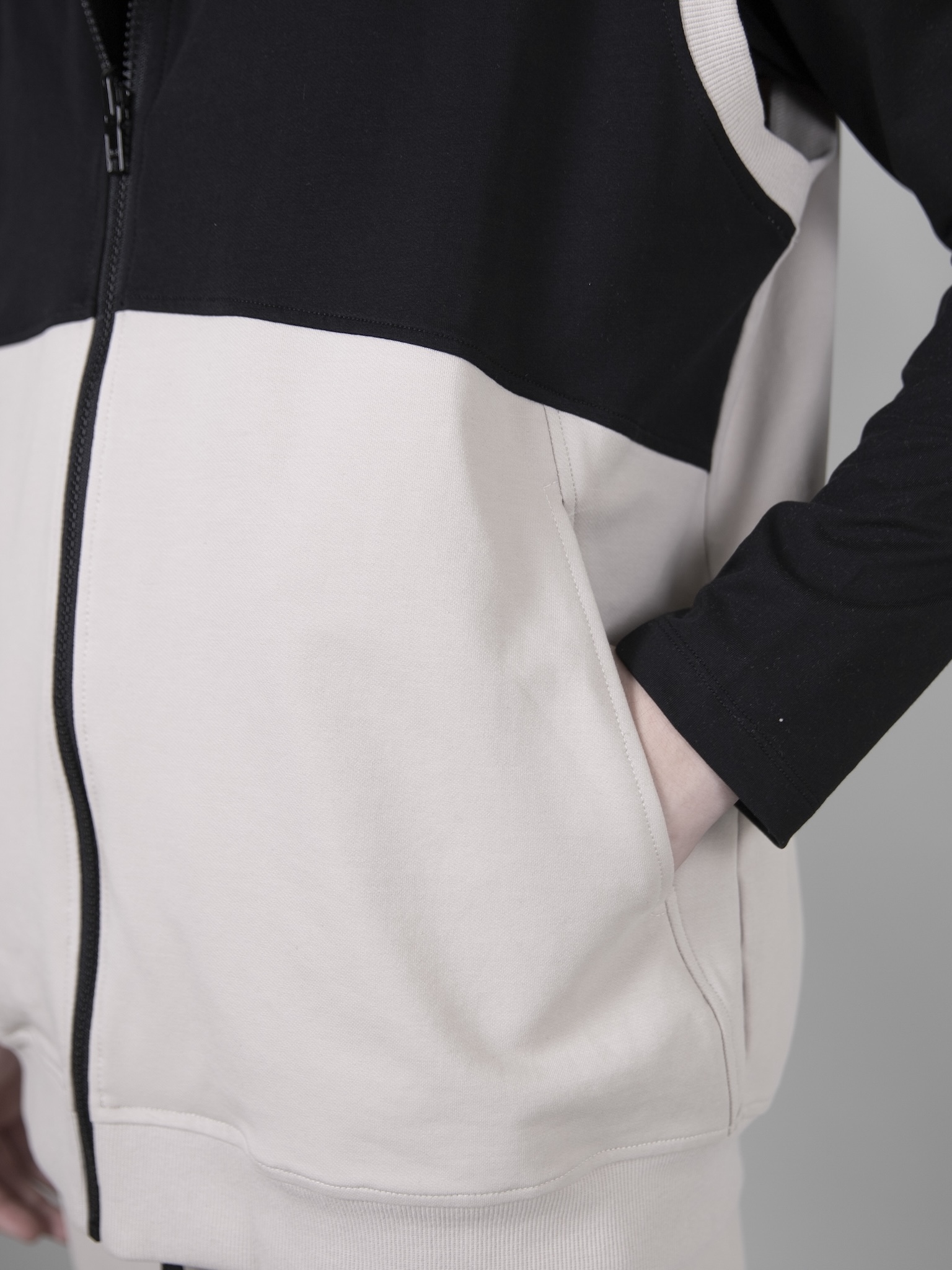 Áo khoác gile be phối đen_thumbnail_1