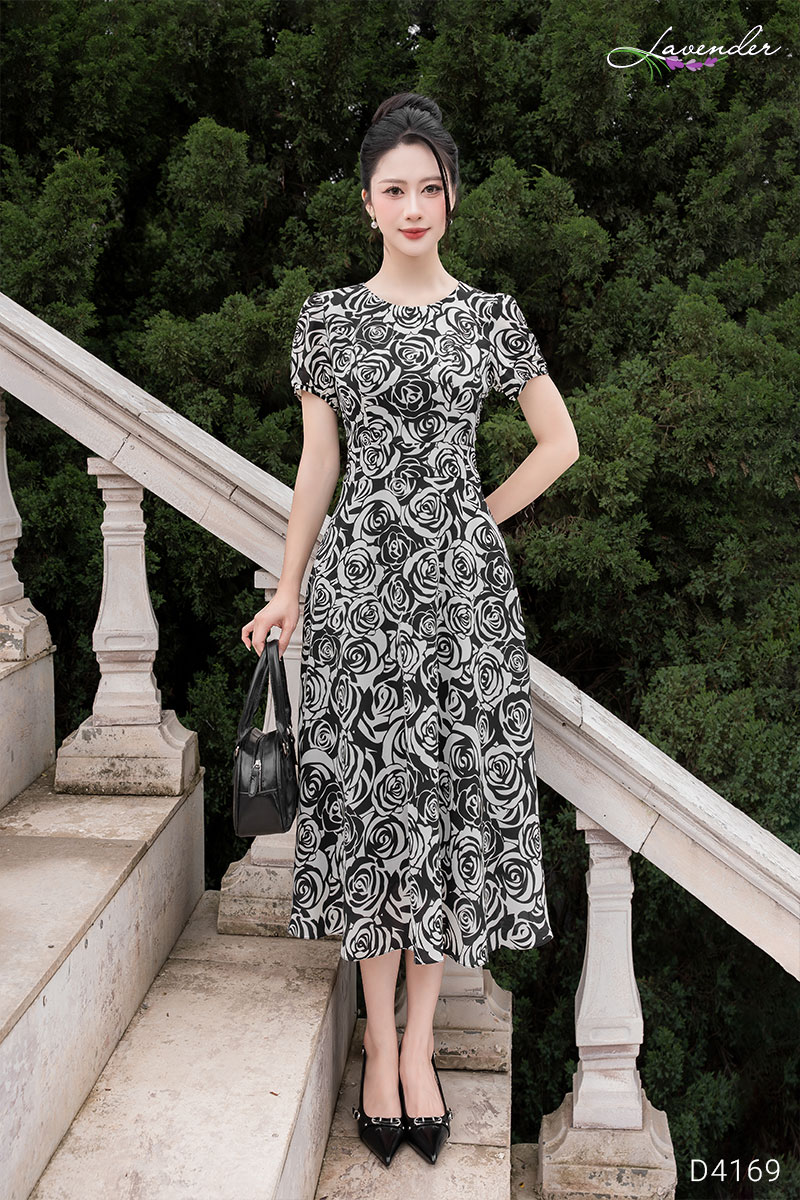 Đầm cổ tròn tay ngắn họa tiết hoa hồng D4169