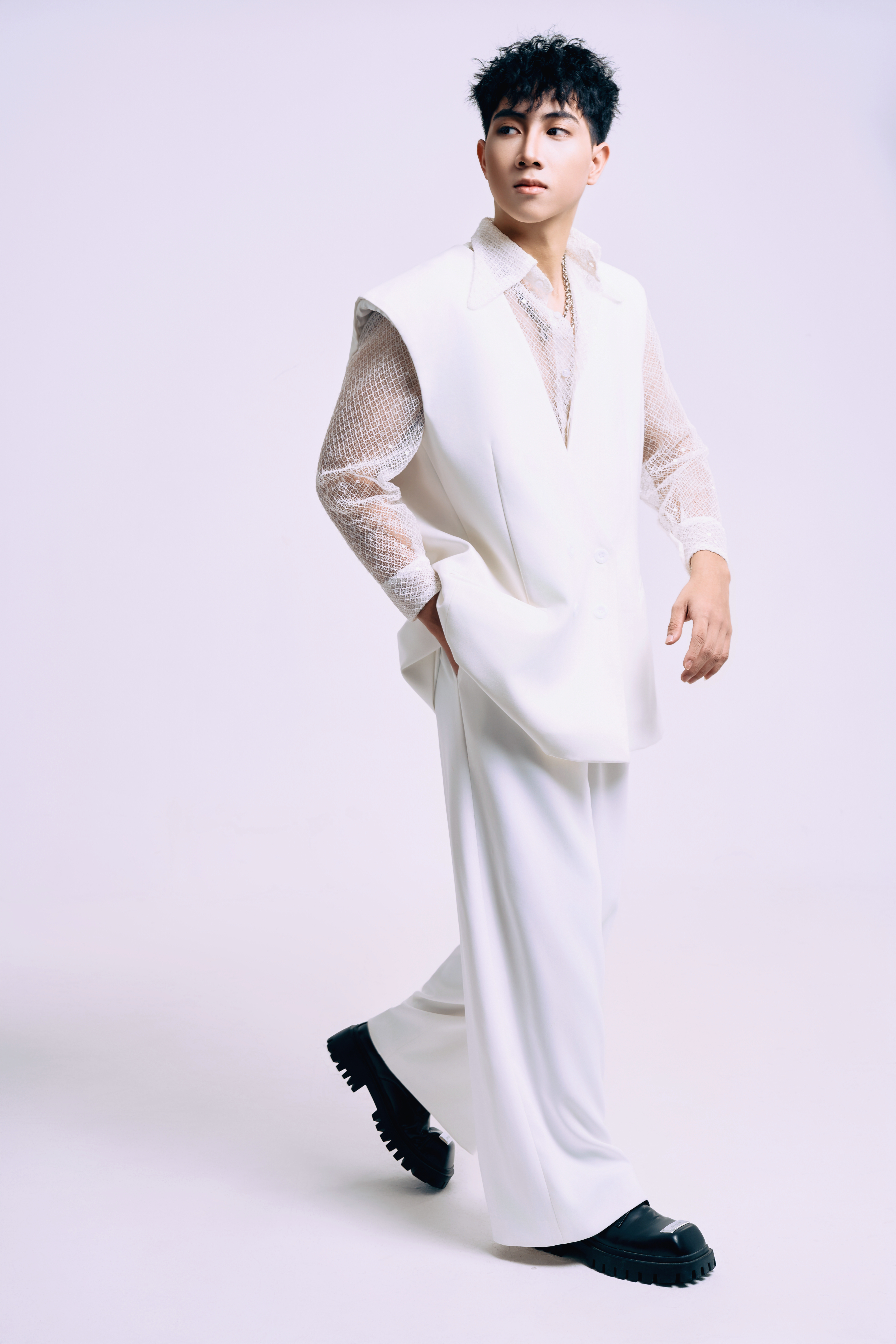 Vest trắng oversize phối sơ mi lưới cao cấp_thumbnail_3