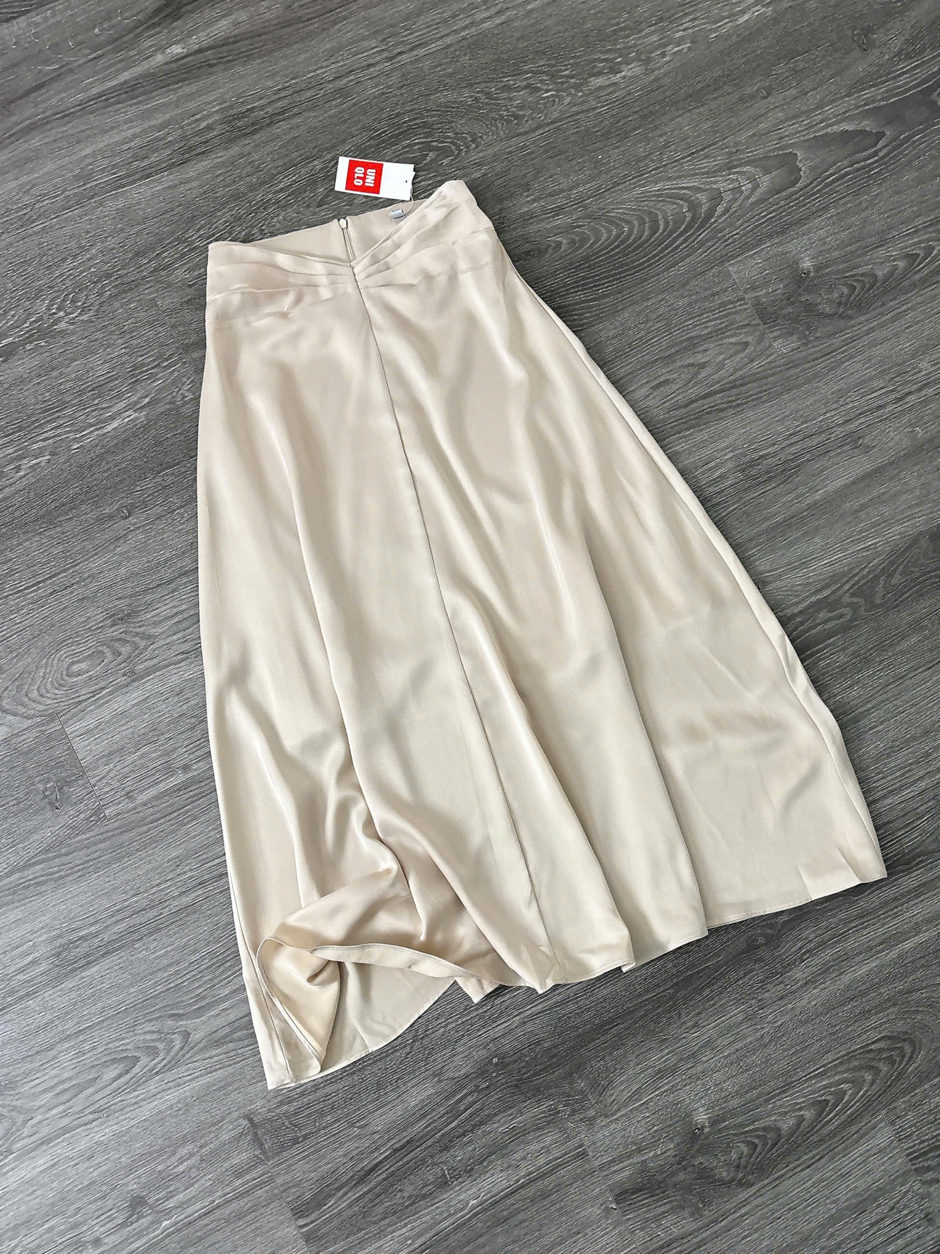 C94 CHÂN VÁY LỤA KEM_thumbnail_6