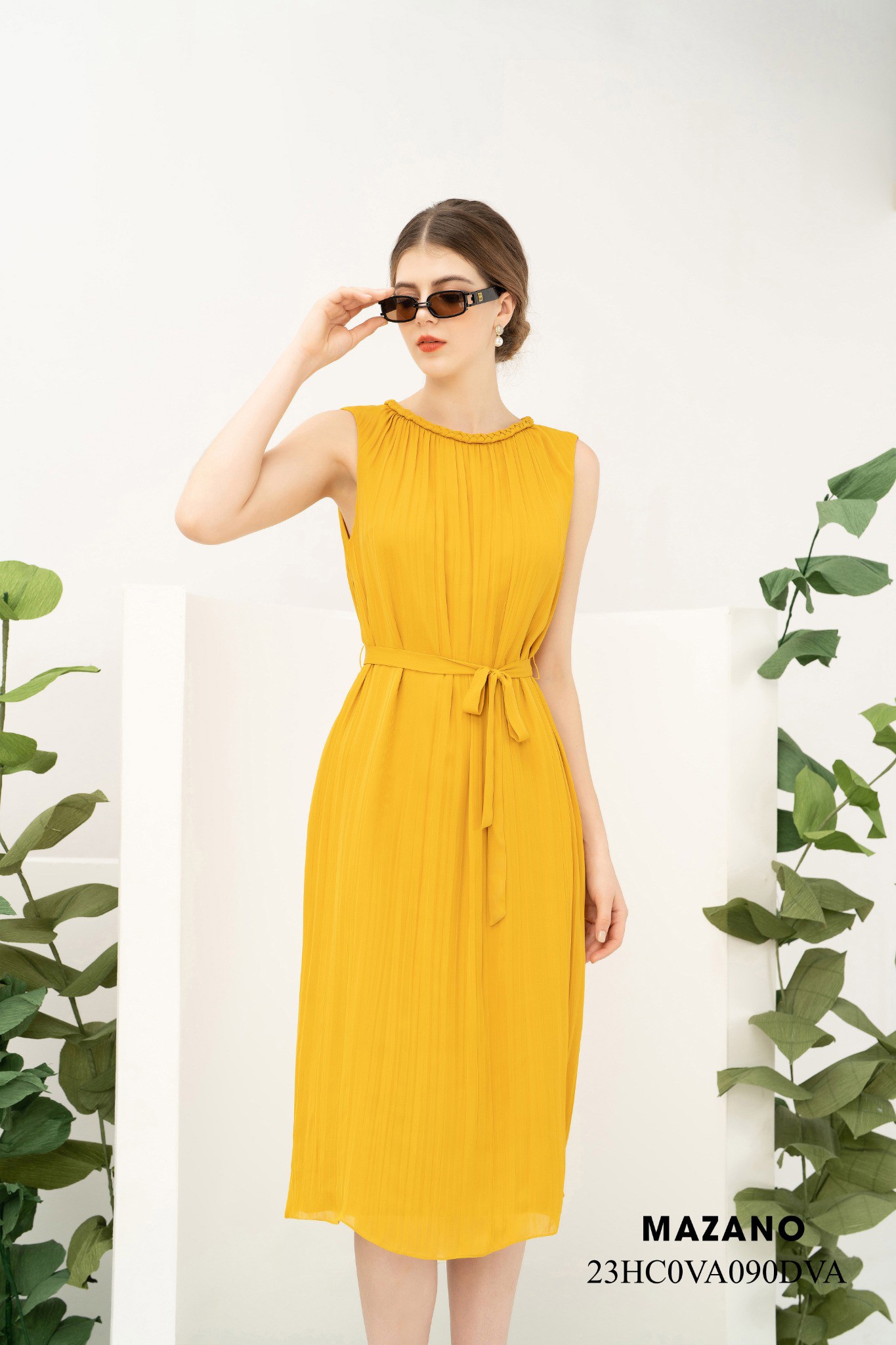 Đầm suông thắt đai chiffon dập nhăn cổ tròn trang trí dây tết không tay dài ngang bắp chân