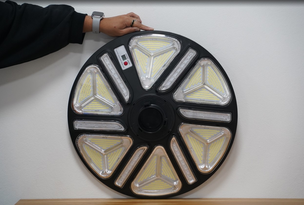 Review đèn UFO RGB 800W TP.UF12 - Đèn năng lượng mặt trời 7 màu TP Solar