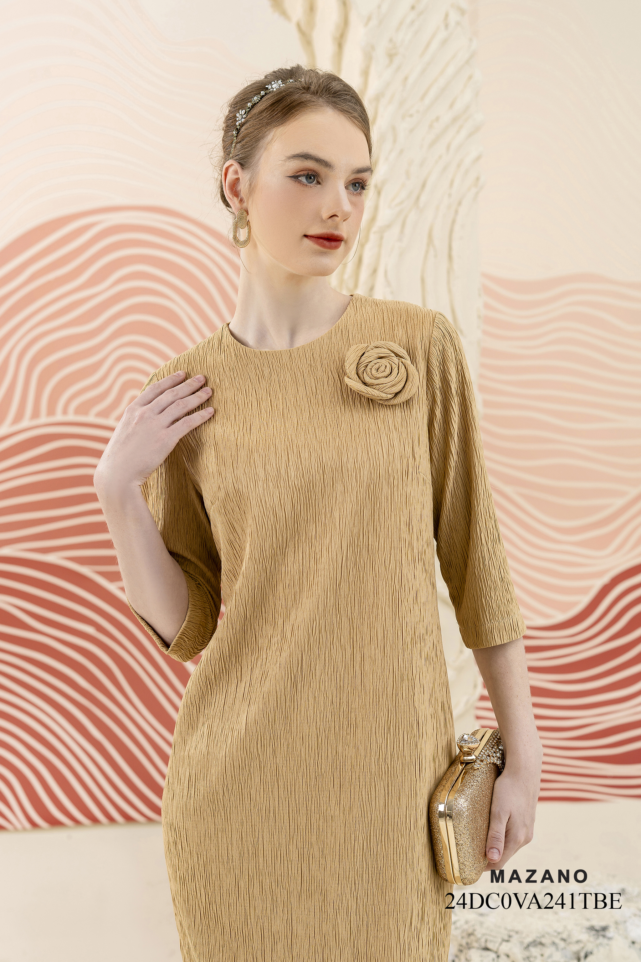 Váy Đầm suông Vải dệt kim dày màu be vàng Cổ tròn Dài tới bắp chân_thumbnail_3