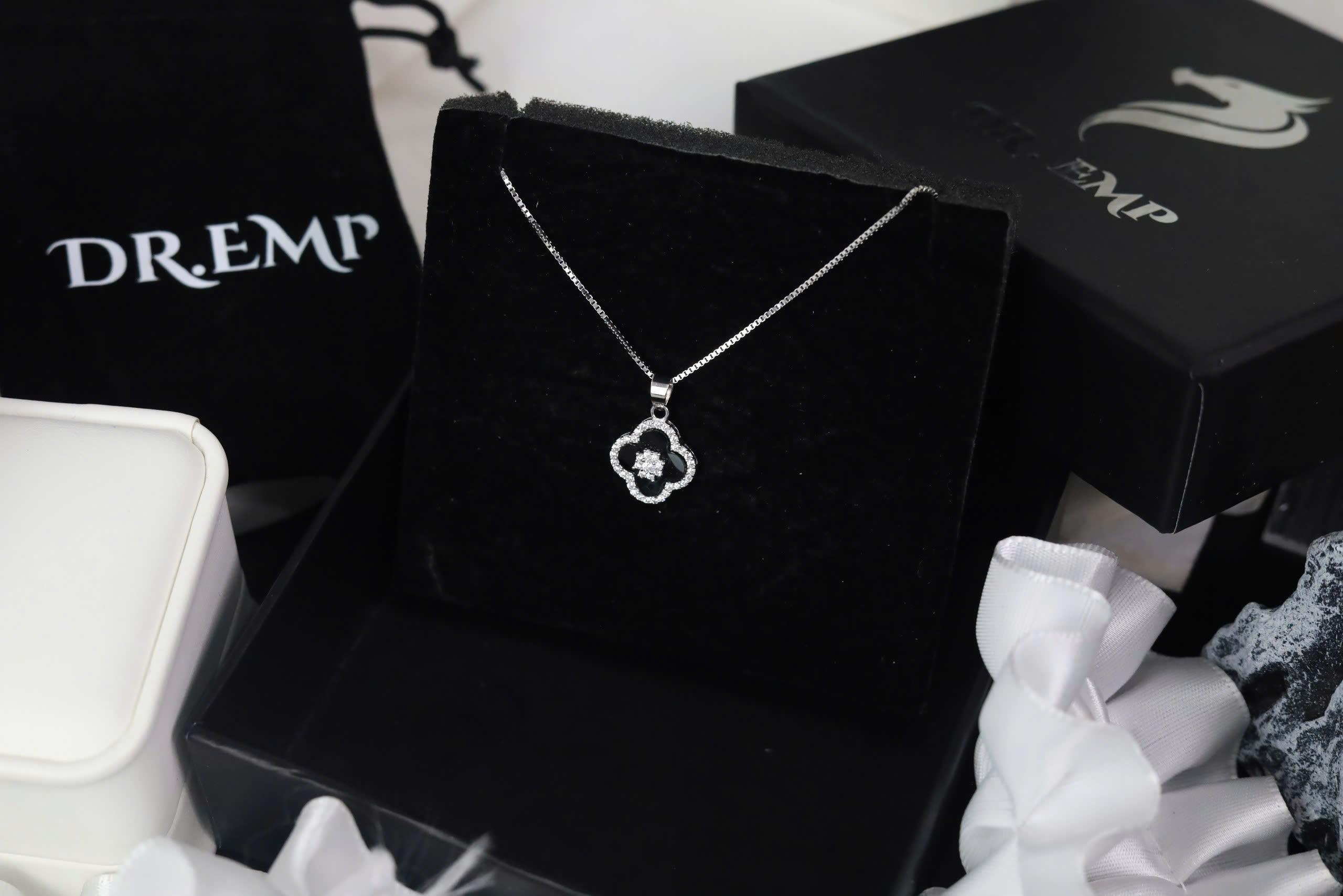 Vòng cổ bạc 4 lá xà cừ đen xi bạch kim