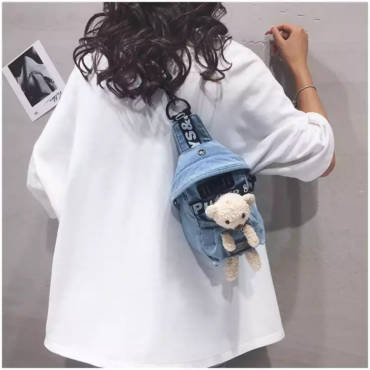 Túi Đeo Chéo Gắn Gấu Đáng Yêu