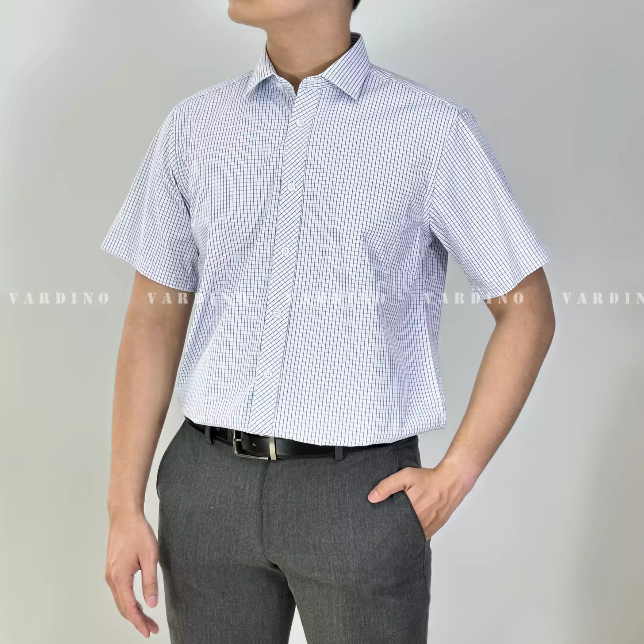 Áo sơ mi nam kẻ caro được rất nhiều quý ông nam trung niên yêu thích