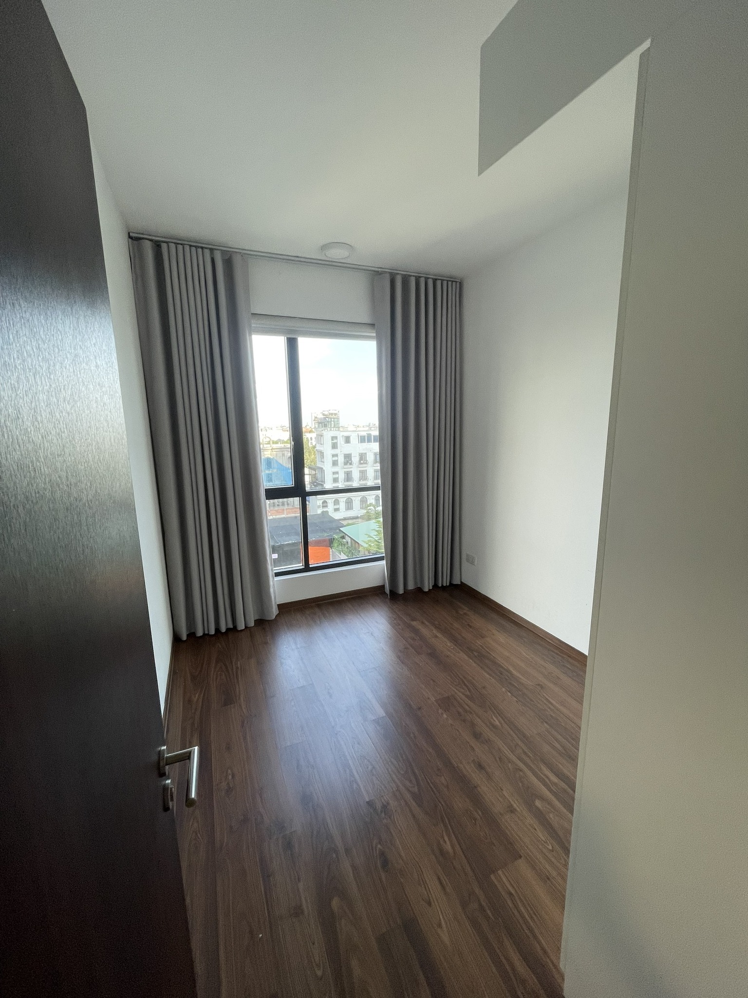 Cho thuê căn hộ 3 phòng ngủ, view sông trực diện, hướng mát cả ngày_thumbnail_3