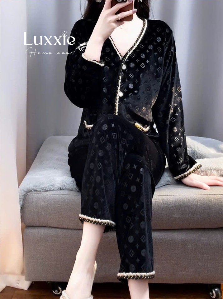 NHUNG25 Pijama nhung đen không cổ LV