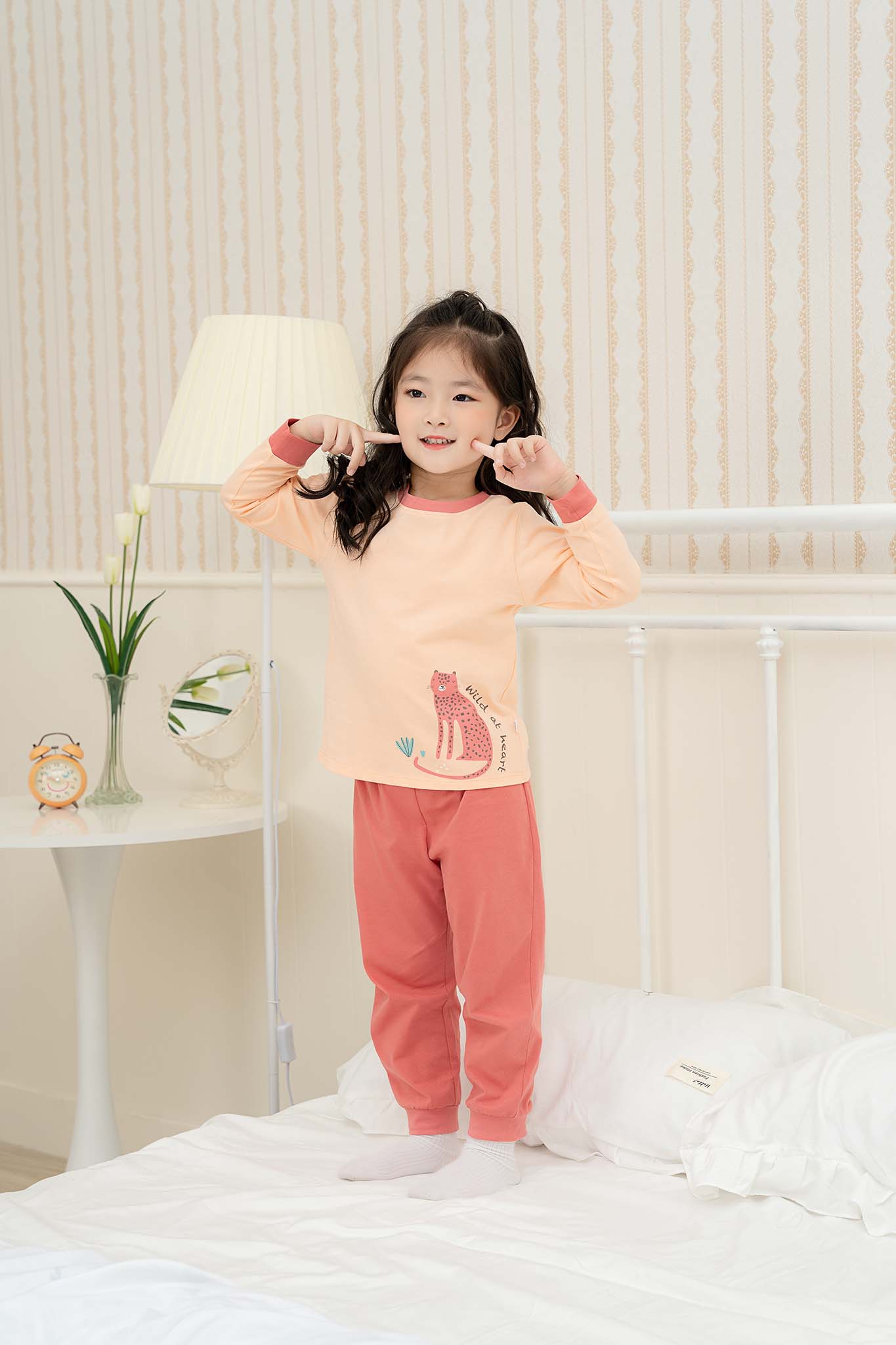 Bộ thun bé gái in hình trên áo_thumbnail_0