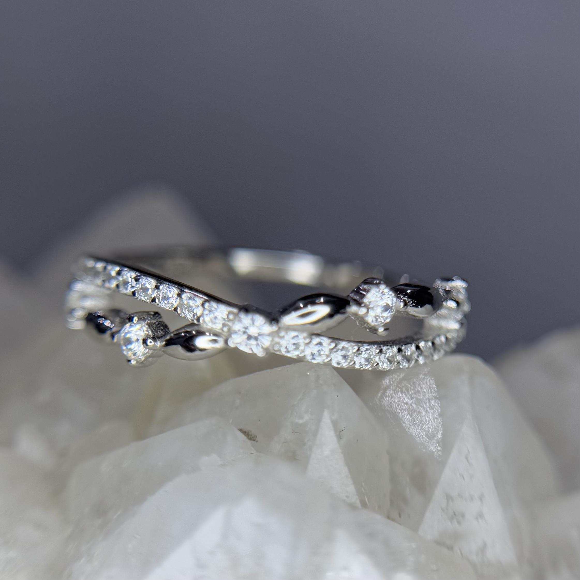 nhẫn bạc xi bạch kim hai thanh đan chéo kim cương size 7
