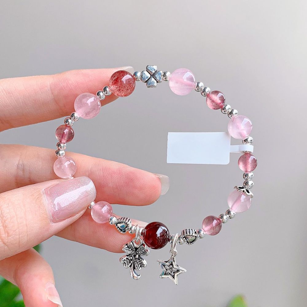 PT205 - Vòng thạch anh hồng & dâu hồng mix charm cỏ 4 lá ngôi sao may mắn