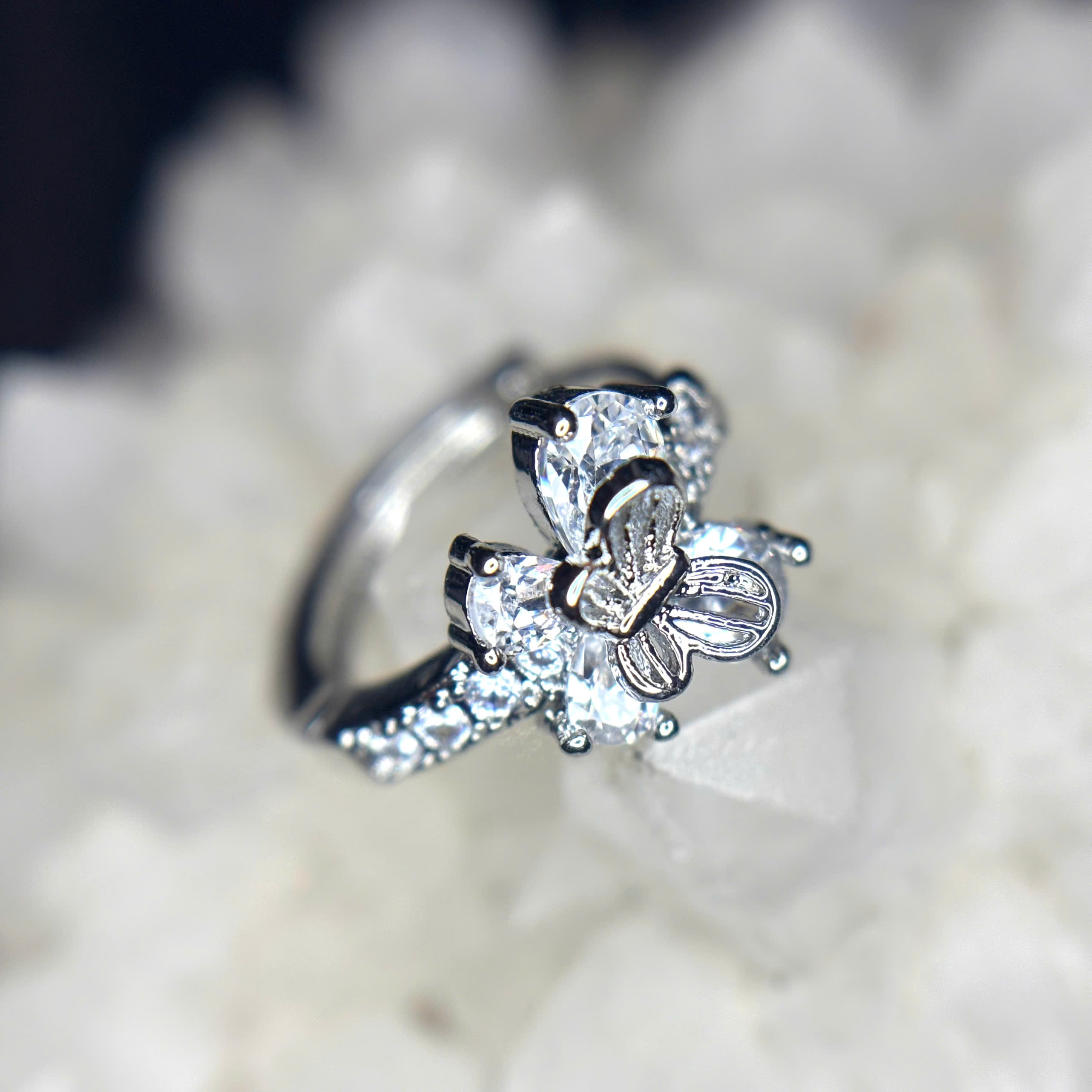 Khuyên vòng kiểu 2 bướm trắng size 10_thumbnail_1