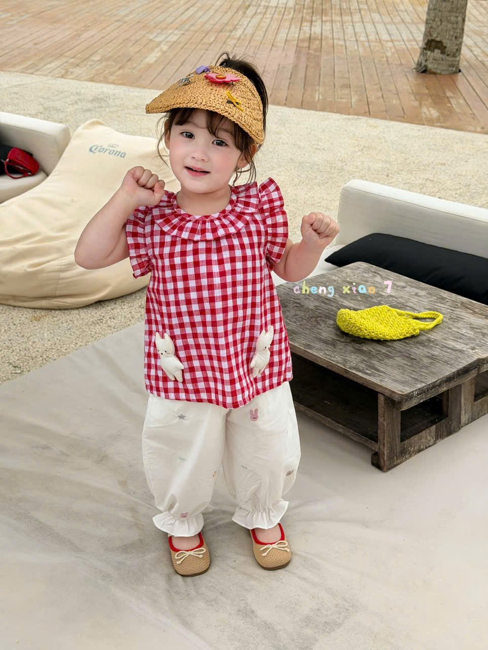 CX102 - Áo bé gái caro đỏ cổ bèo phối túi thỏ dễ thương phong cách đáng yêu hãng CX7