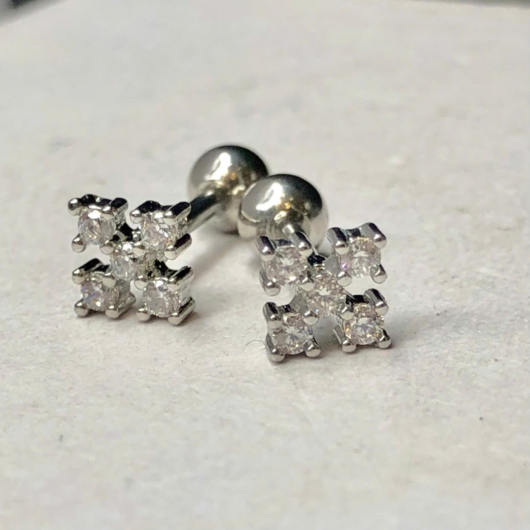 Khuyên kiểu bông tuyết vuông dẹt