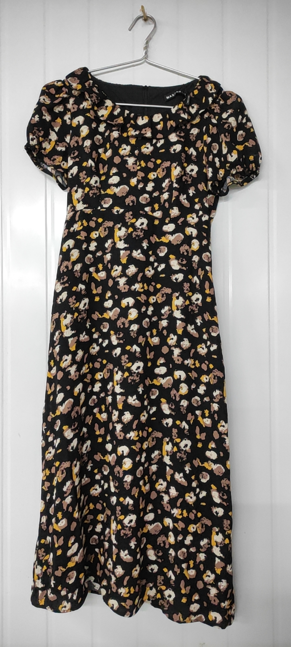 Đầm thân ôm họa tiết nhí cổ tròn