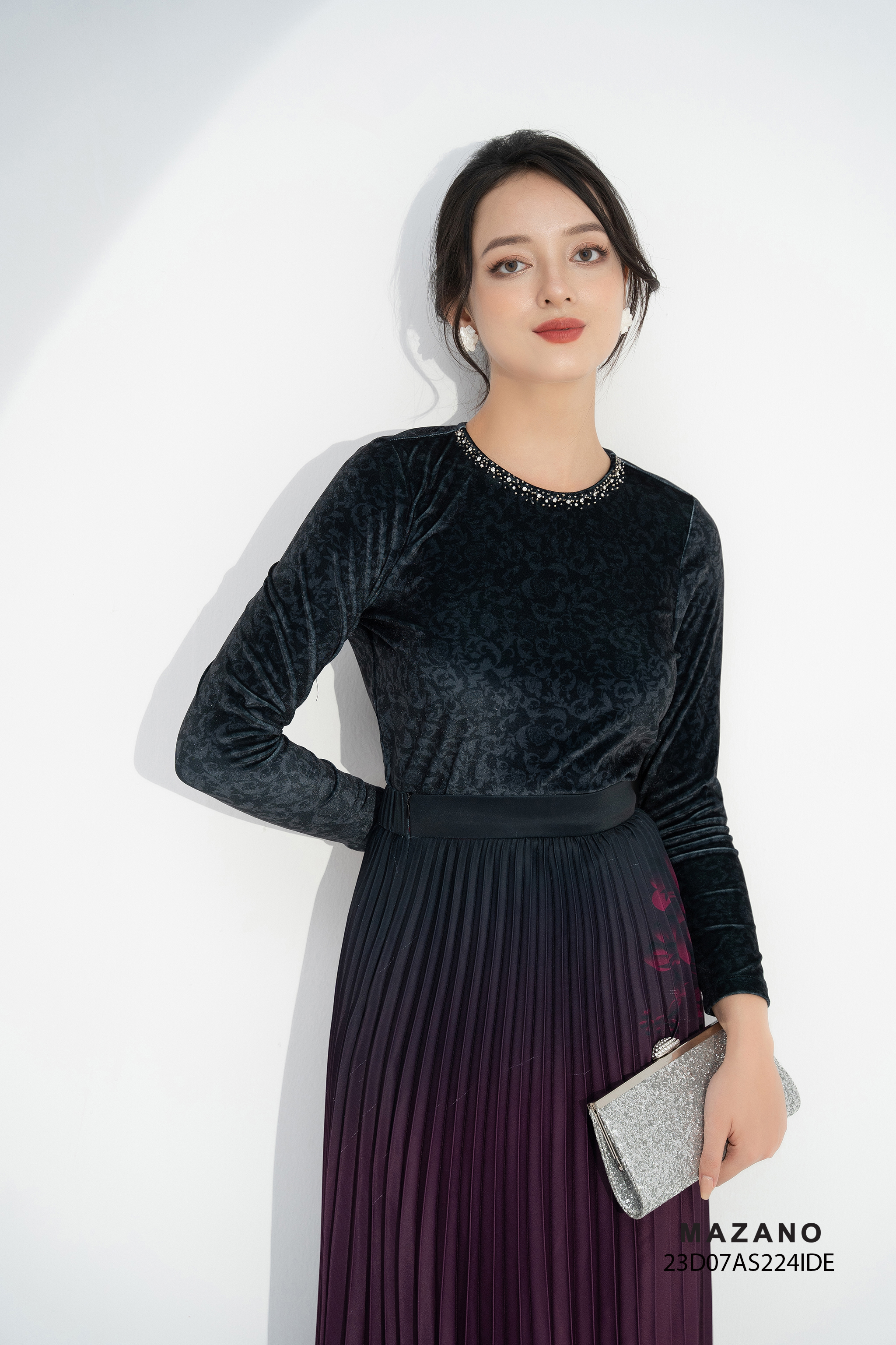 Áo top ôm vừa in họa tiết chìm, đính trang trí_thumbnail_3