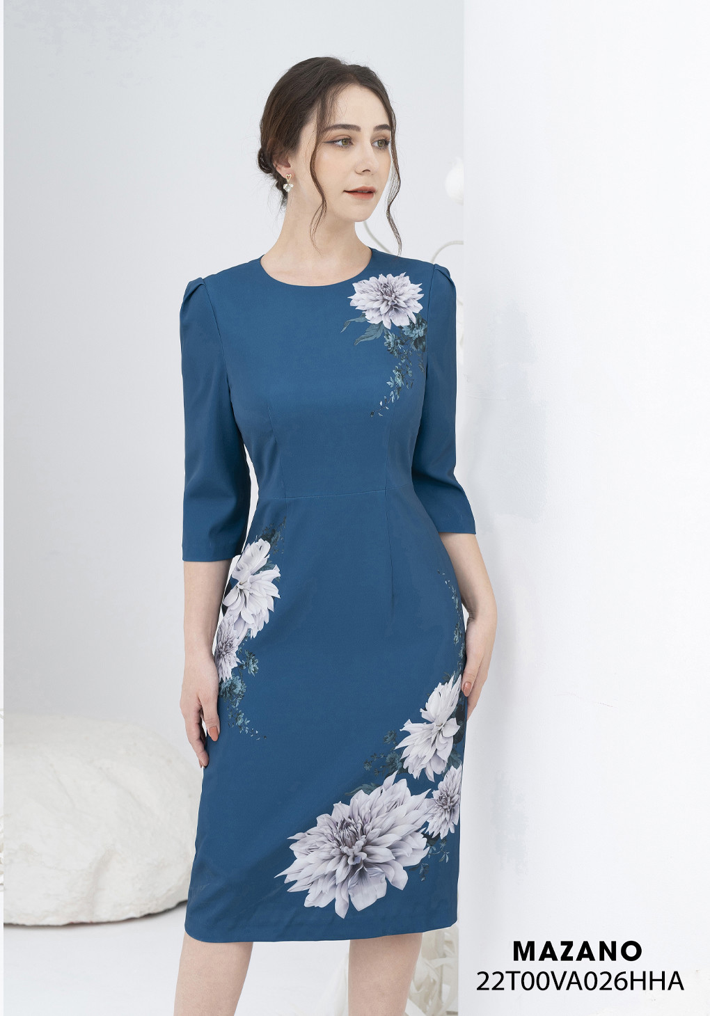 Đầm xanh ôm vừa in họa tiết hoa bố cục_thumbnail_2