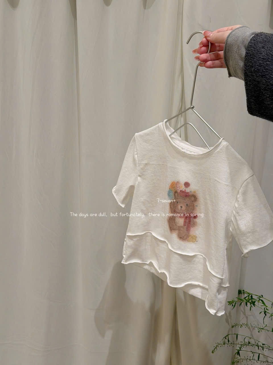(H143) Áo thun trắng gấu bèo hoạ tiết gấu nâu hãng Seven