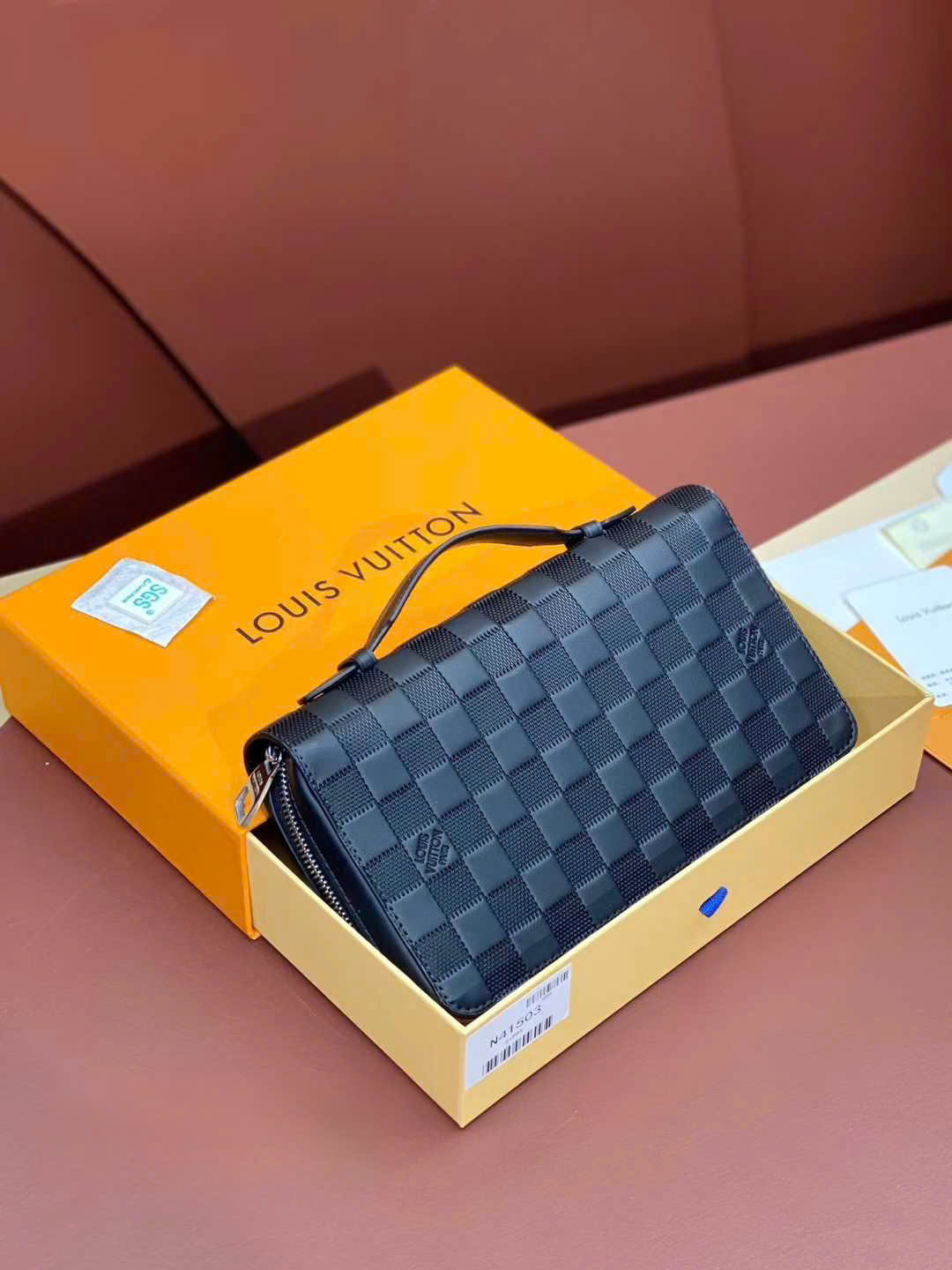 Ví nam cầm tay LV dáng dài có quai xách_thumbnail_1