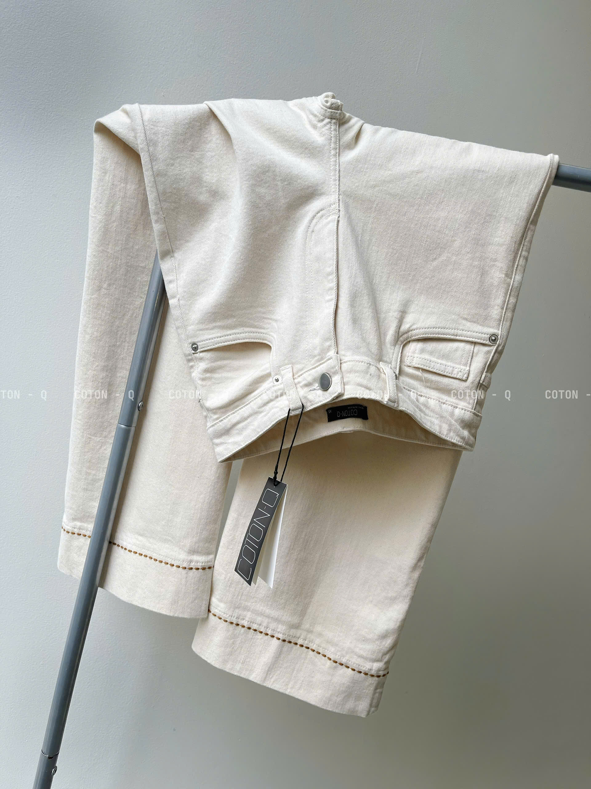 Quần suông kem phối viền gấu_thumbnail_2