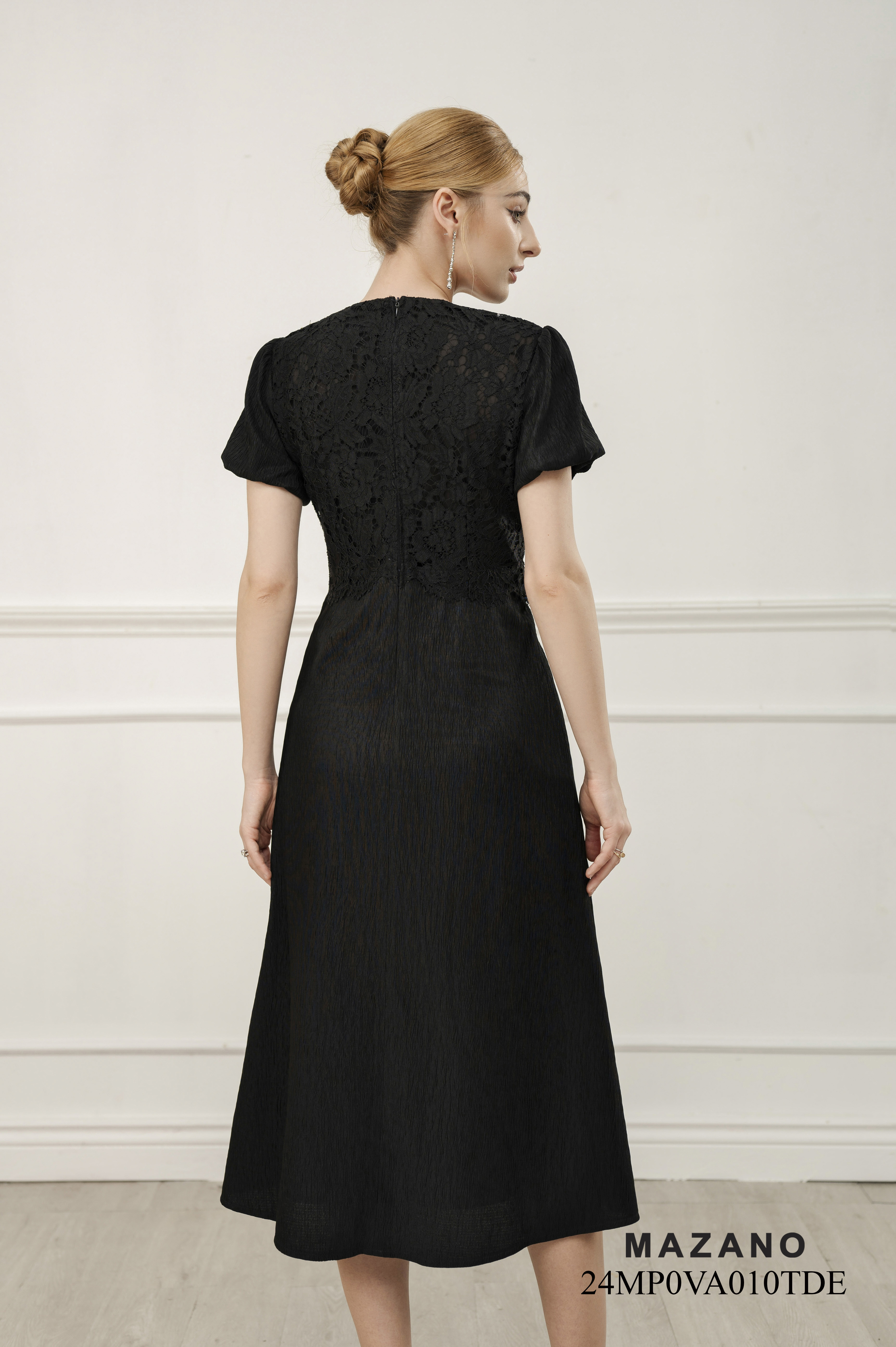 Đầm đen chân rủ phối ren đính hoa ngực_thumbnail_3