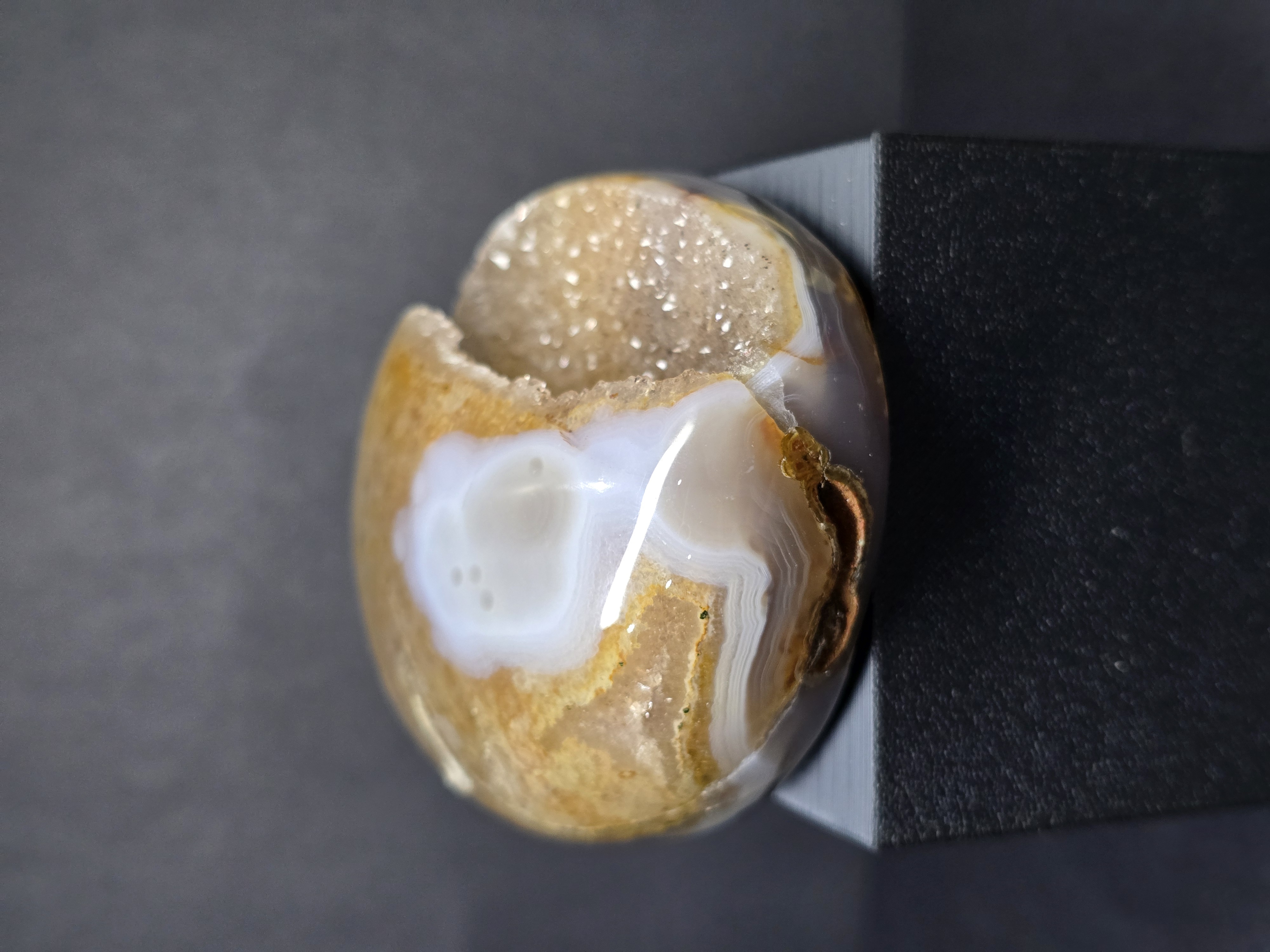 Hốc Thạch Anh Tinh Thể Tự Nhiên Nguyên Vỏ Mã Não - Uruguay