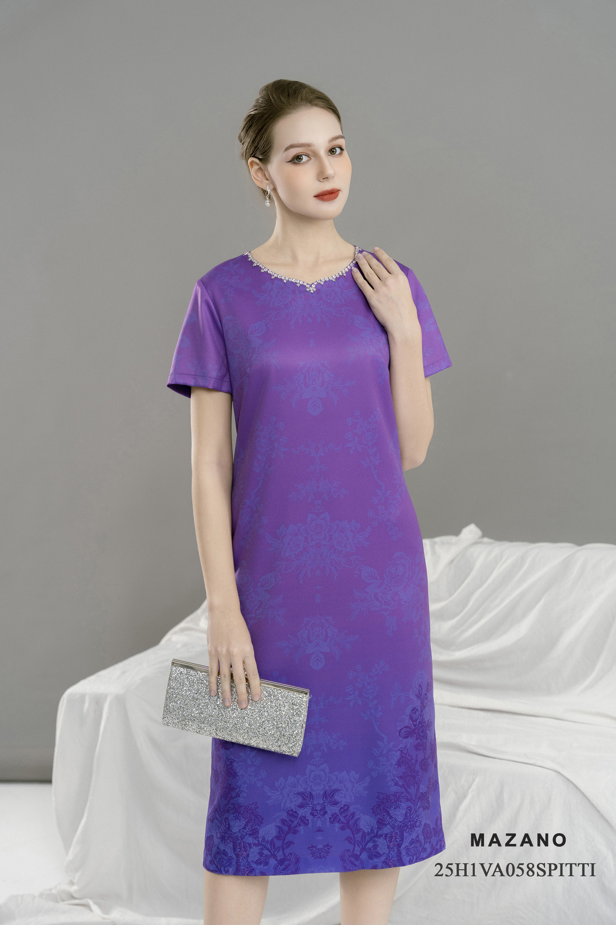 Váy Đầm Suông Vải thô sạn Hoạ tiết hoa cách điệu Cổ tròn Đính đá sang trọng Tay ngắn Dài qua gối_thumbnail_2