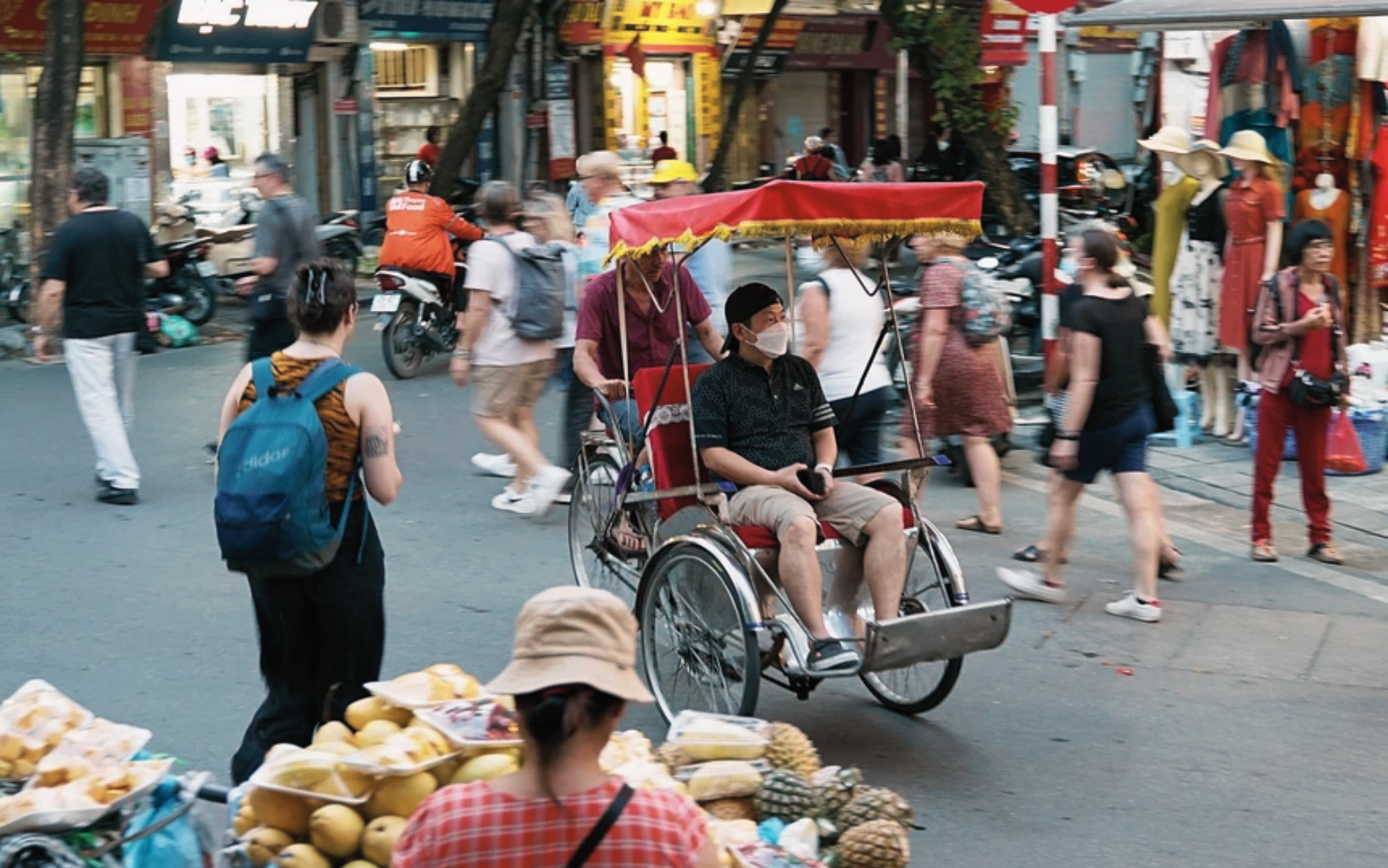 Navigating the Maze: A Traveler’s Guide to Getting Around Hanoi’s Old Quarter