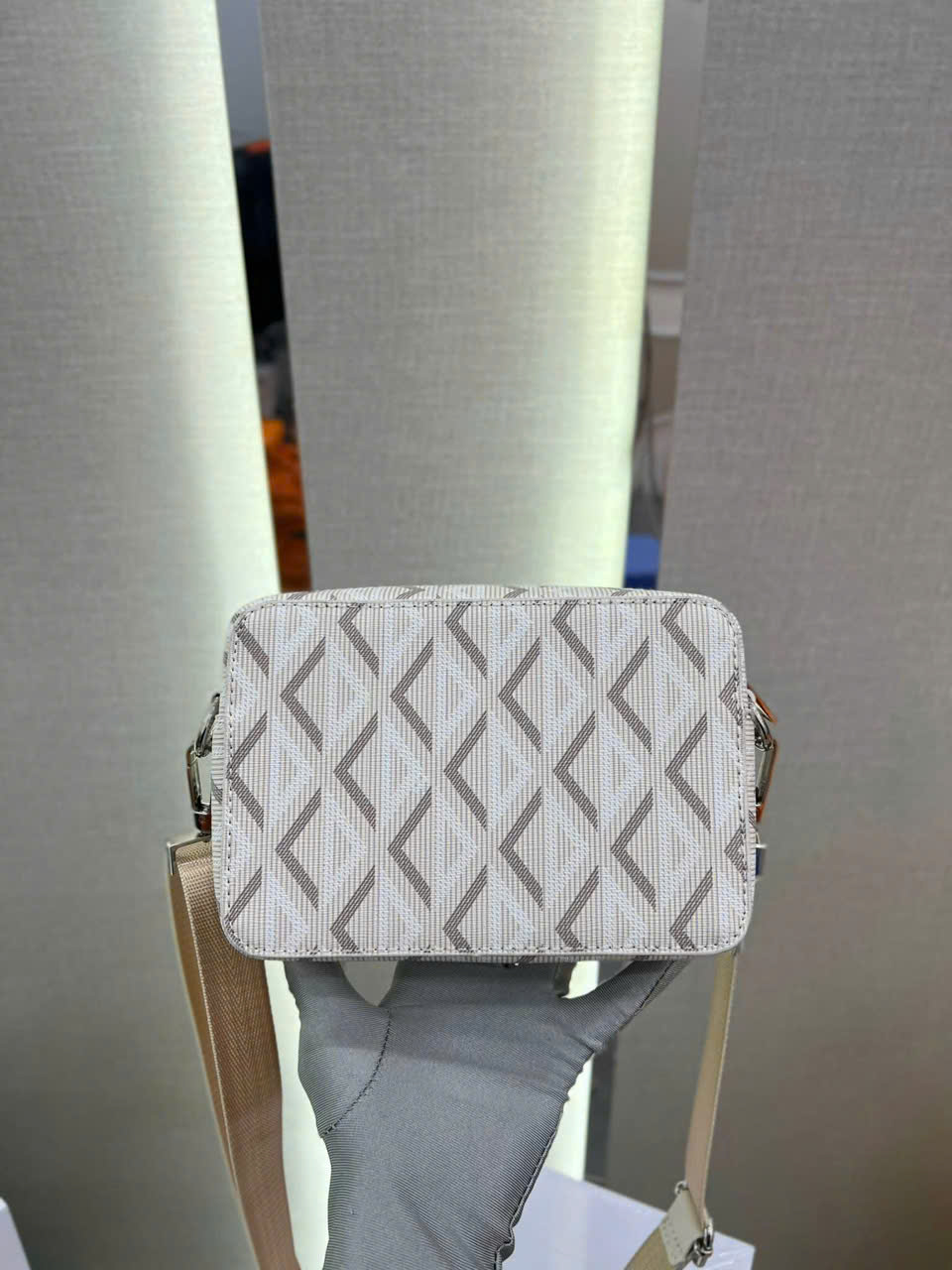 Túi đeo chéo dáng hộp chữ nhật trắng trám_thumbnail_2