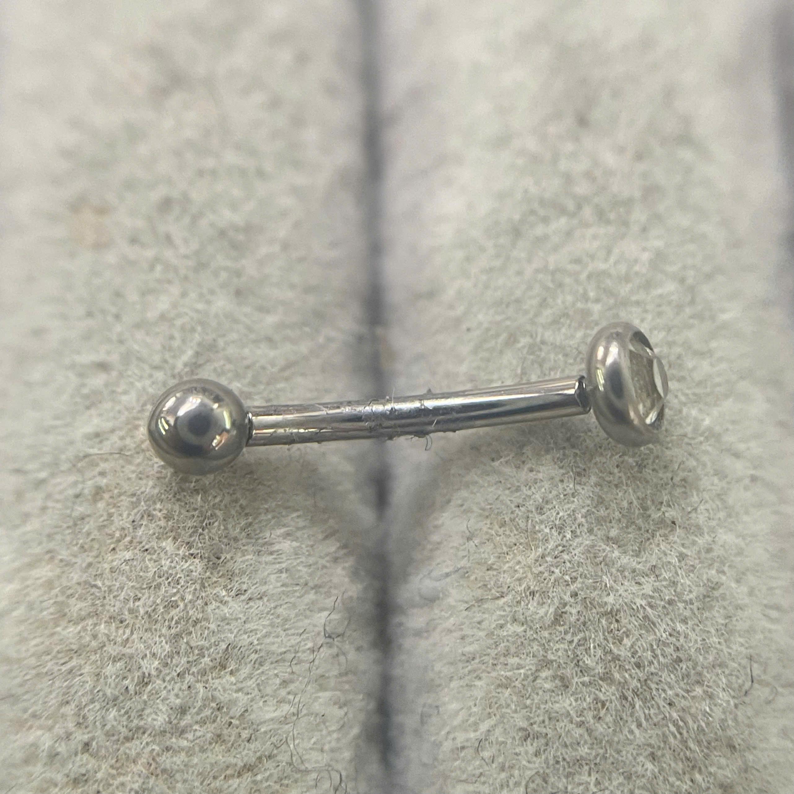 Khuyên banana titan 1 đầu đá.