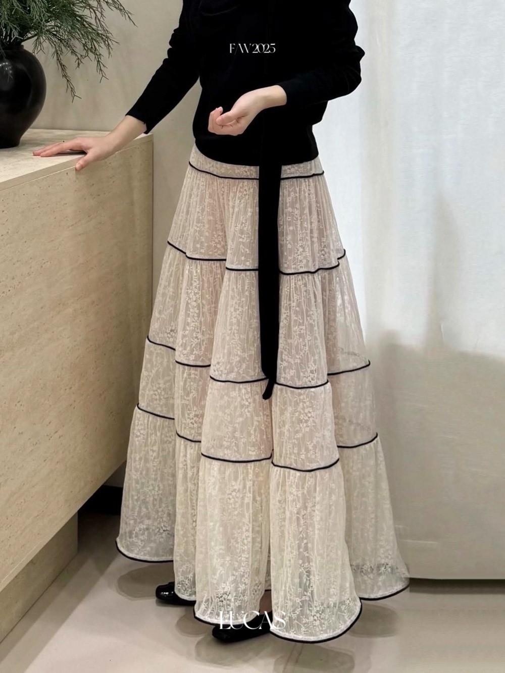 Lucas - Chân váy xòe ren viền đang dáng maxi