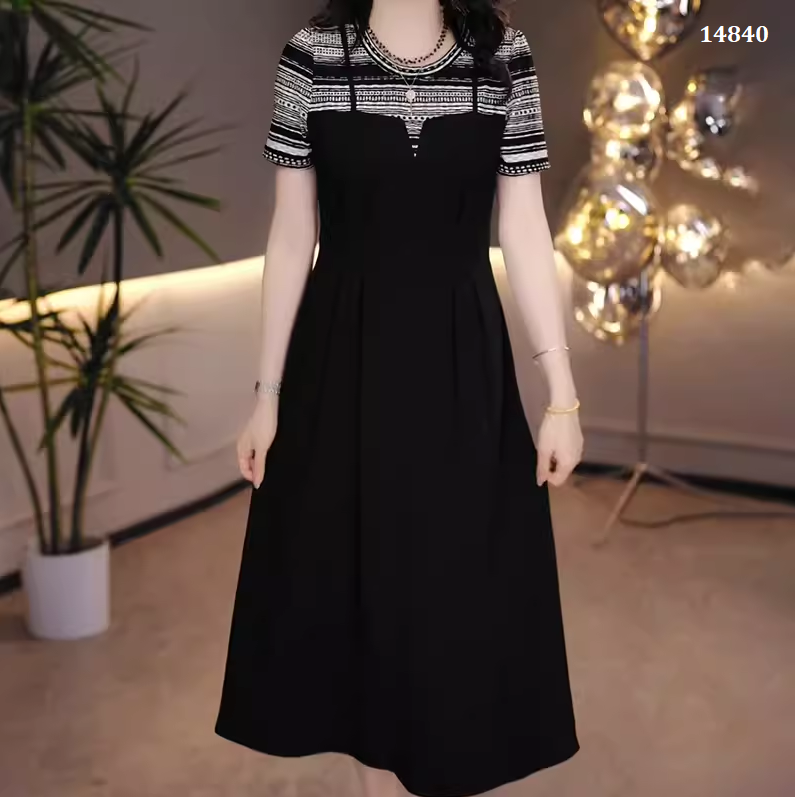 14840-Đầm xòe  đen  vai phối kẻ sọc ngang nhiều màu ( thun mịn,lụa)-có túi, kéo sau lưng_thumbnail_0