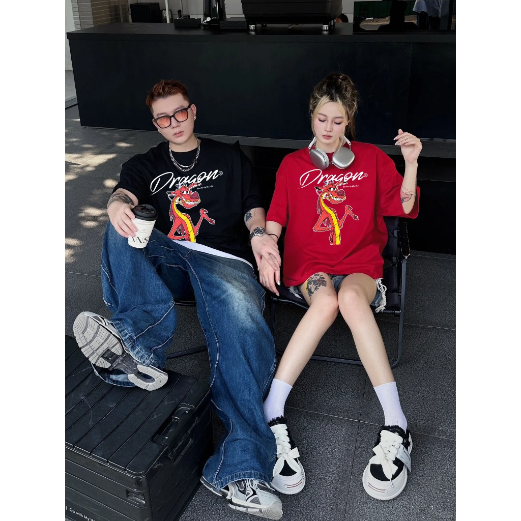 Áo thun Tết 2024 hình rồng form rộng local brand ATD845 Miucho tay ngắn vải cotton cổ tròn in graphic_thumbnail_4