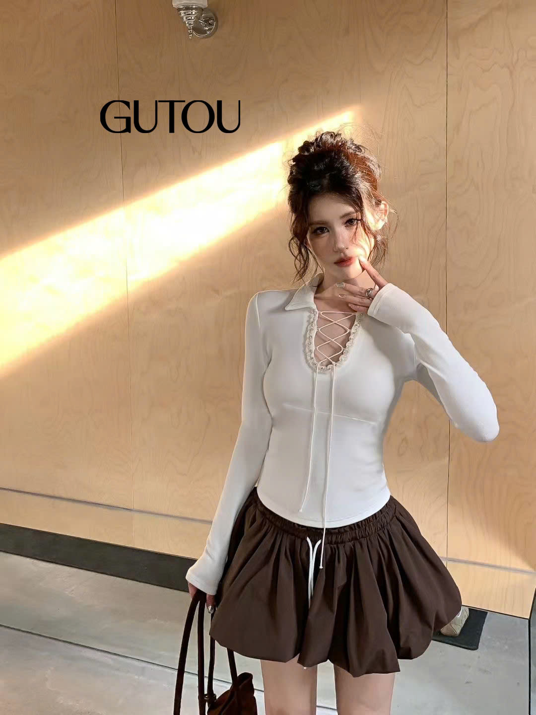 [GUTOU] Áo Thun Tay Dài Cổ V Đan Dây Đính Đá_thumbnail_4