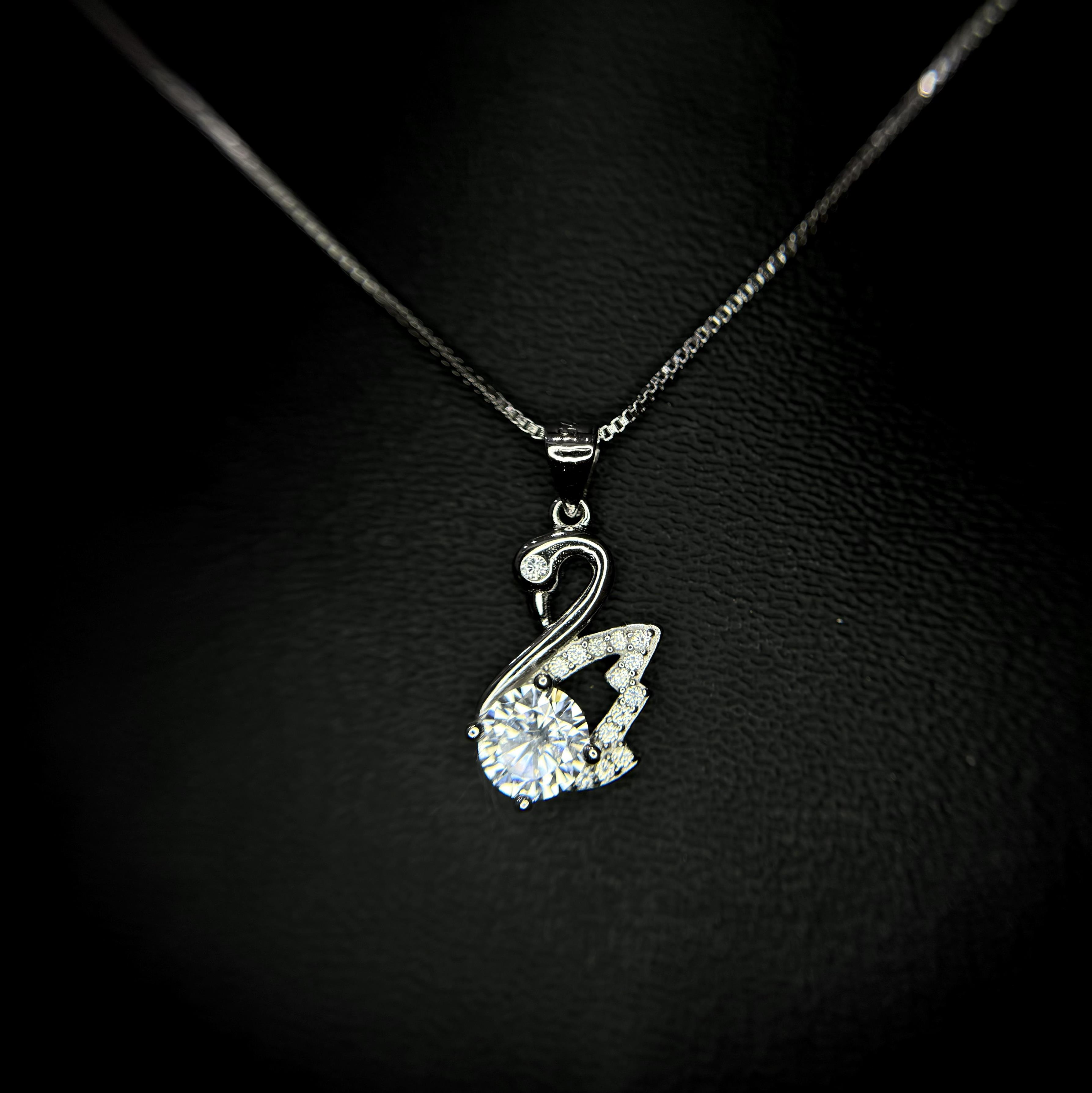 vòng cổ bạc 925 mạ vàng trắng thiên nga trắng đá MOI sáng lânhs lánh ánh sao 