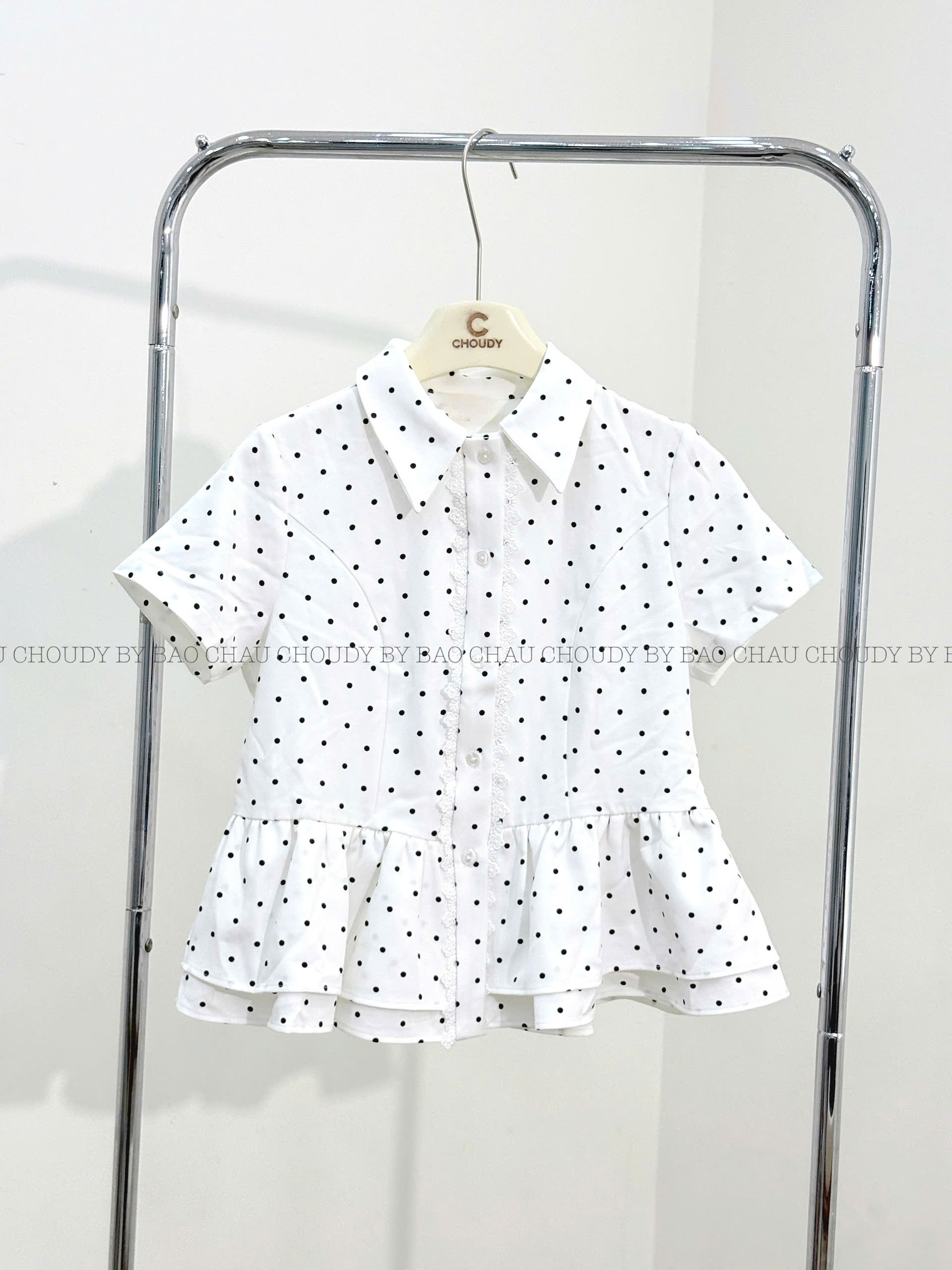 U750 ÁO KIỂU CHẤM BI TRẮNG