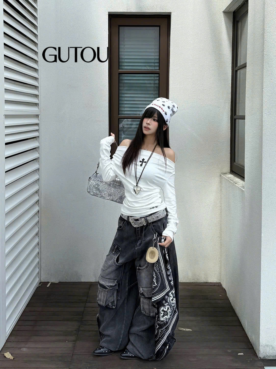 [ GUTOU ] Áo Trễ Vai Tay Dài In Thập Street Chic_thumbnail_3