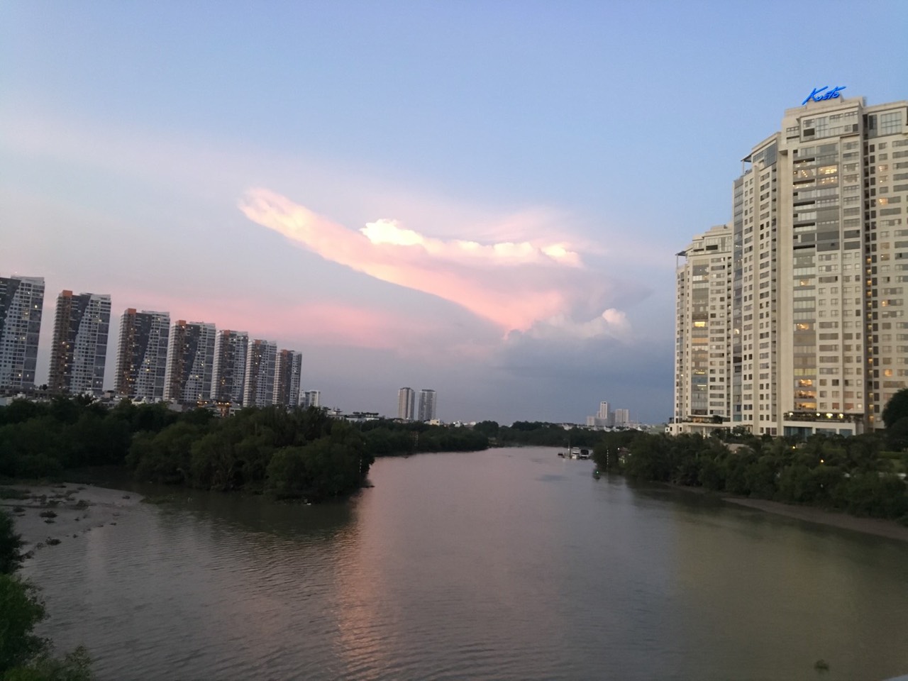 Thanh toán 4.x tỷ, tầng cao, ở ngay 1 phòng ngủ dự án One Verandah, nội thất CĐT dễ dàng decor