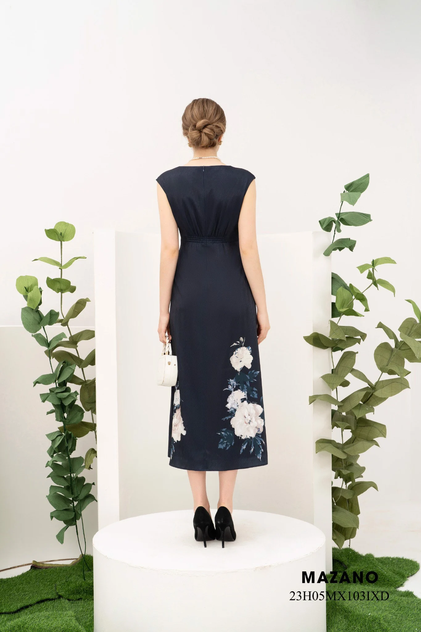 Đầm Maxi vải lụa màu đen dự tiệc in hoa sang trọng