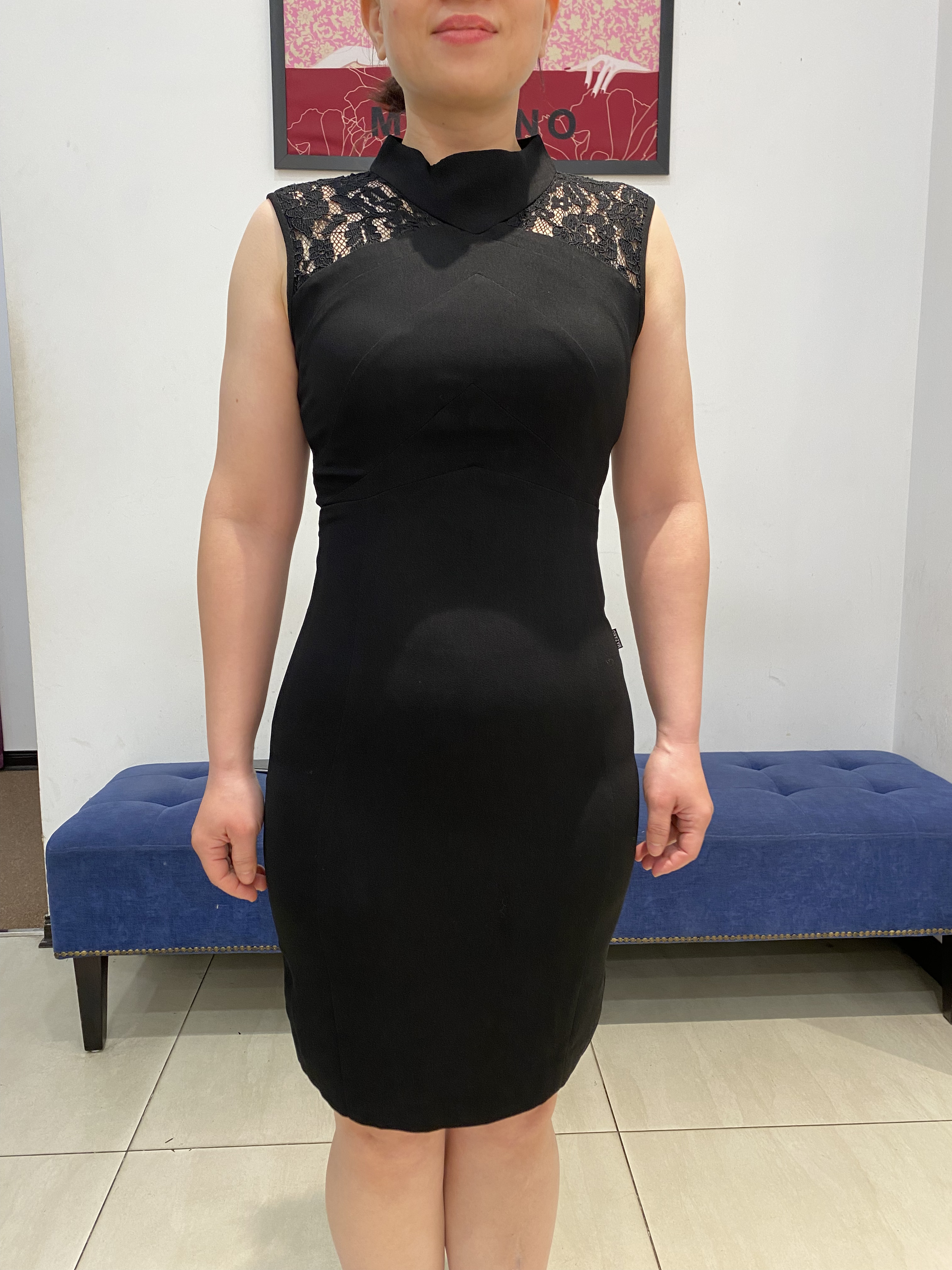 Đầm đen ren tay lửng