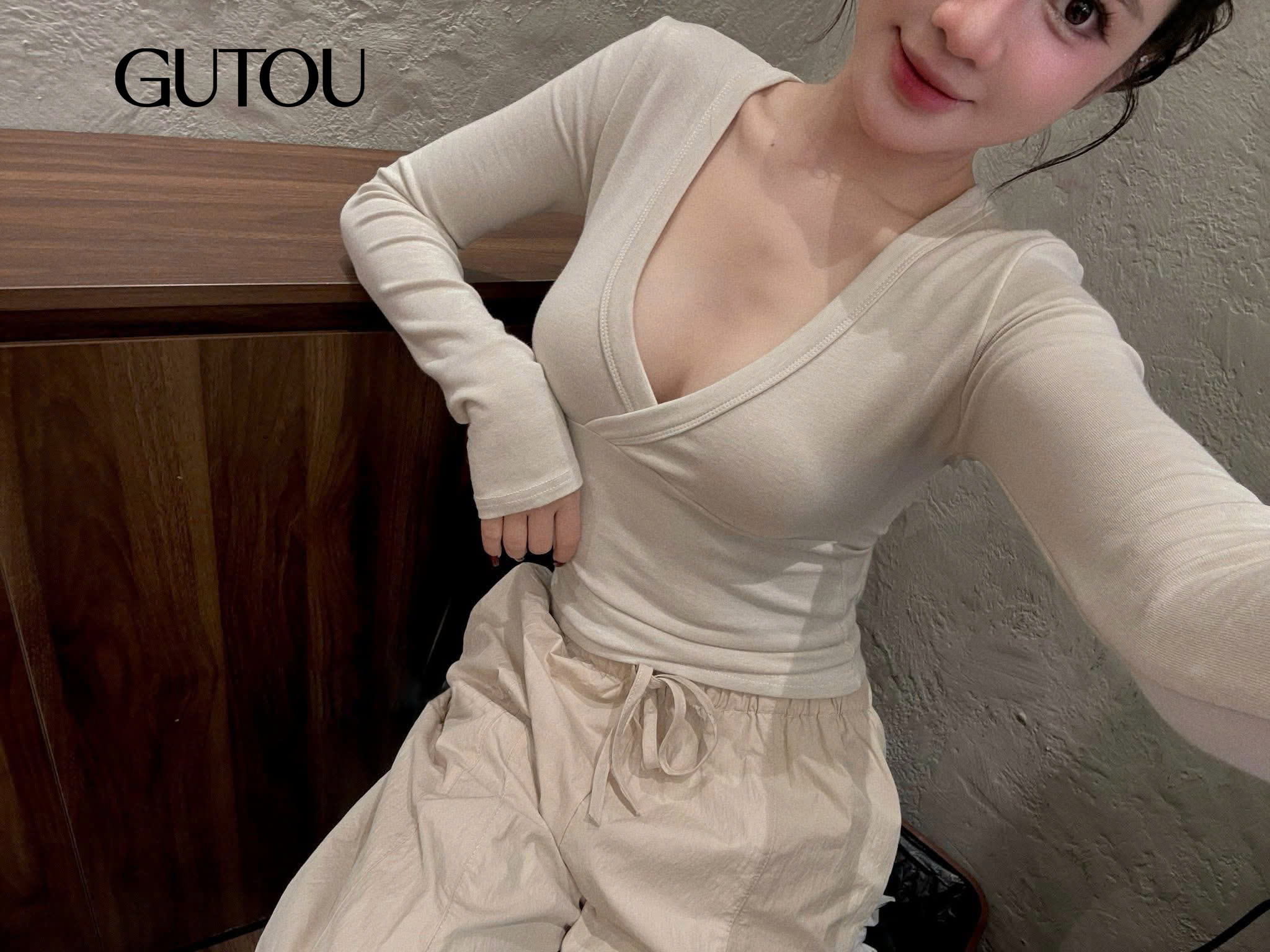 [ GUTOU ] Áo Thun Ôm Cổ V Aura Muse_thumbnail_6