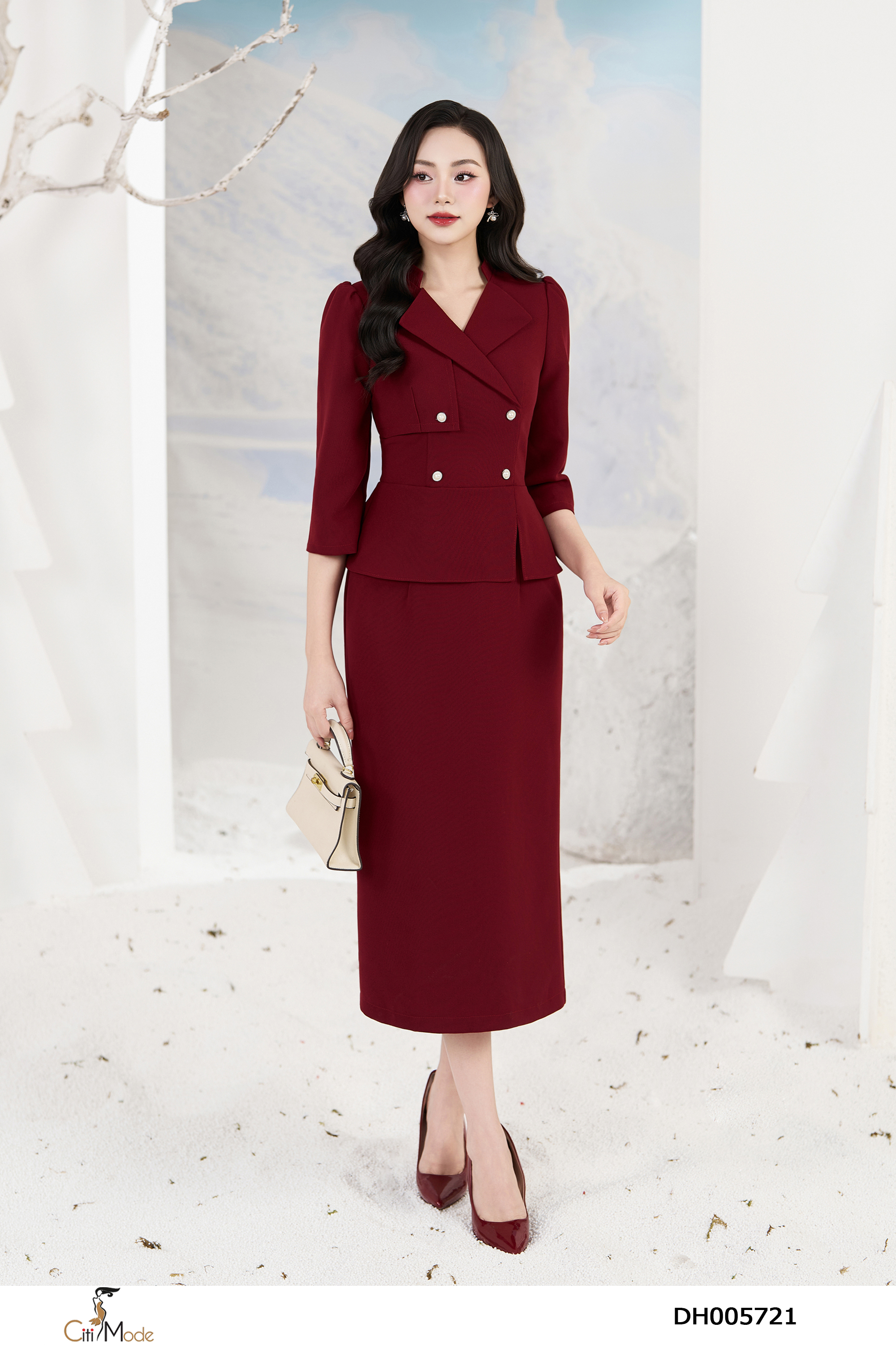 Đầm ôm peplum liền đỏ cổ tàu cách điệu