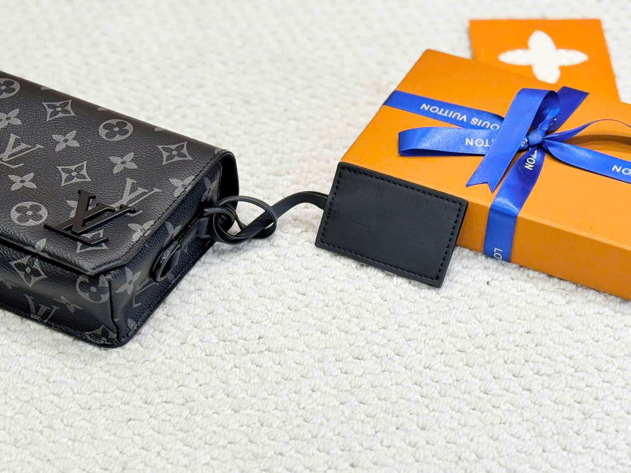 Túi đeo chéo LV Fastline Wearable Wallet hoa đen_thumbnail_2