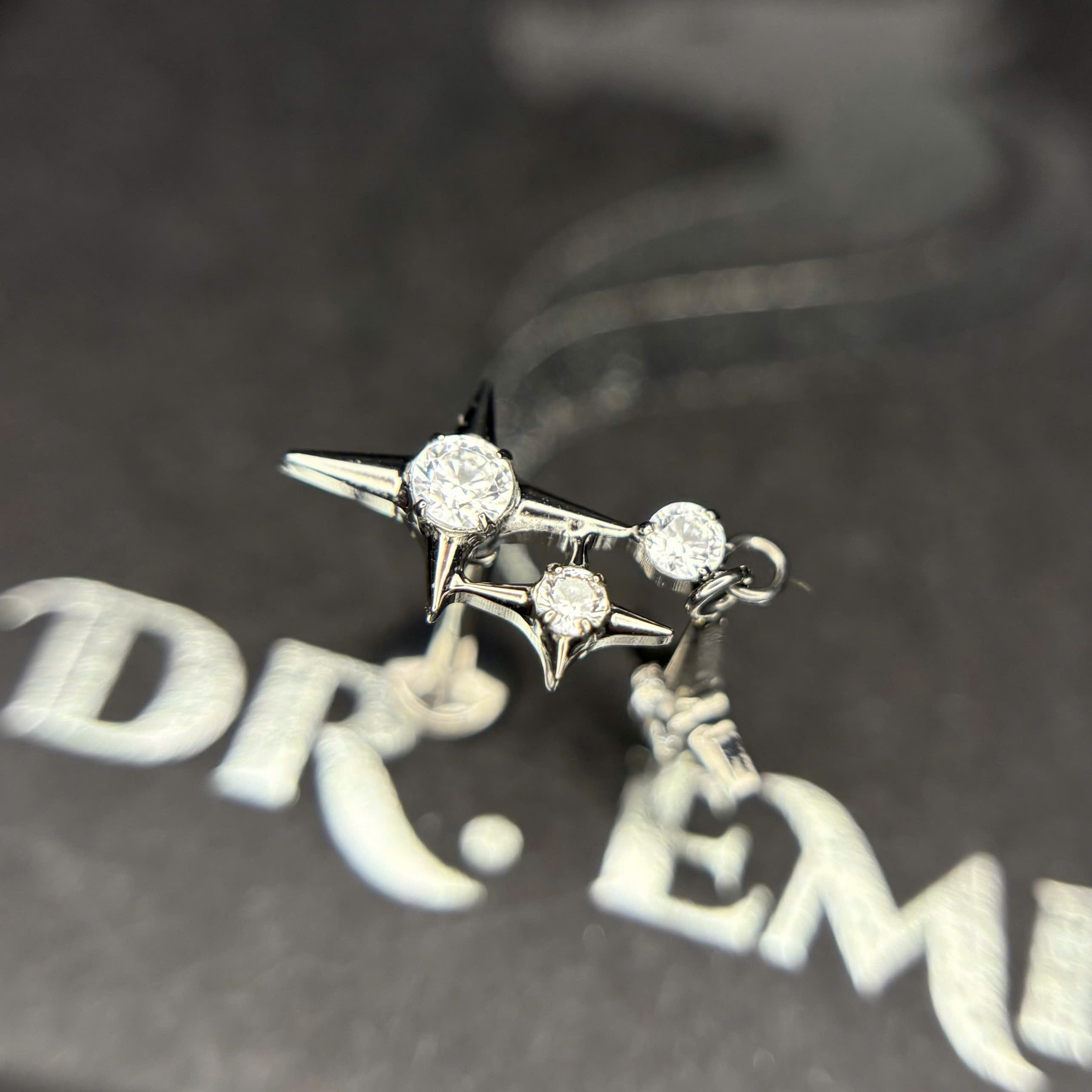 Khuyên kiểu titan 3 sao rơi_thumbnail_1