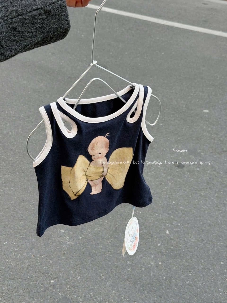 (H81) Áo sát nách đen hoạ tiết nơ và bé hãng Seven