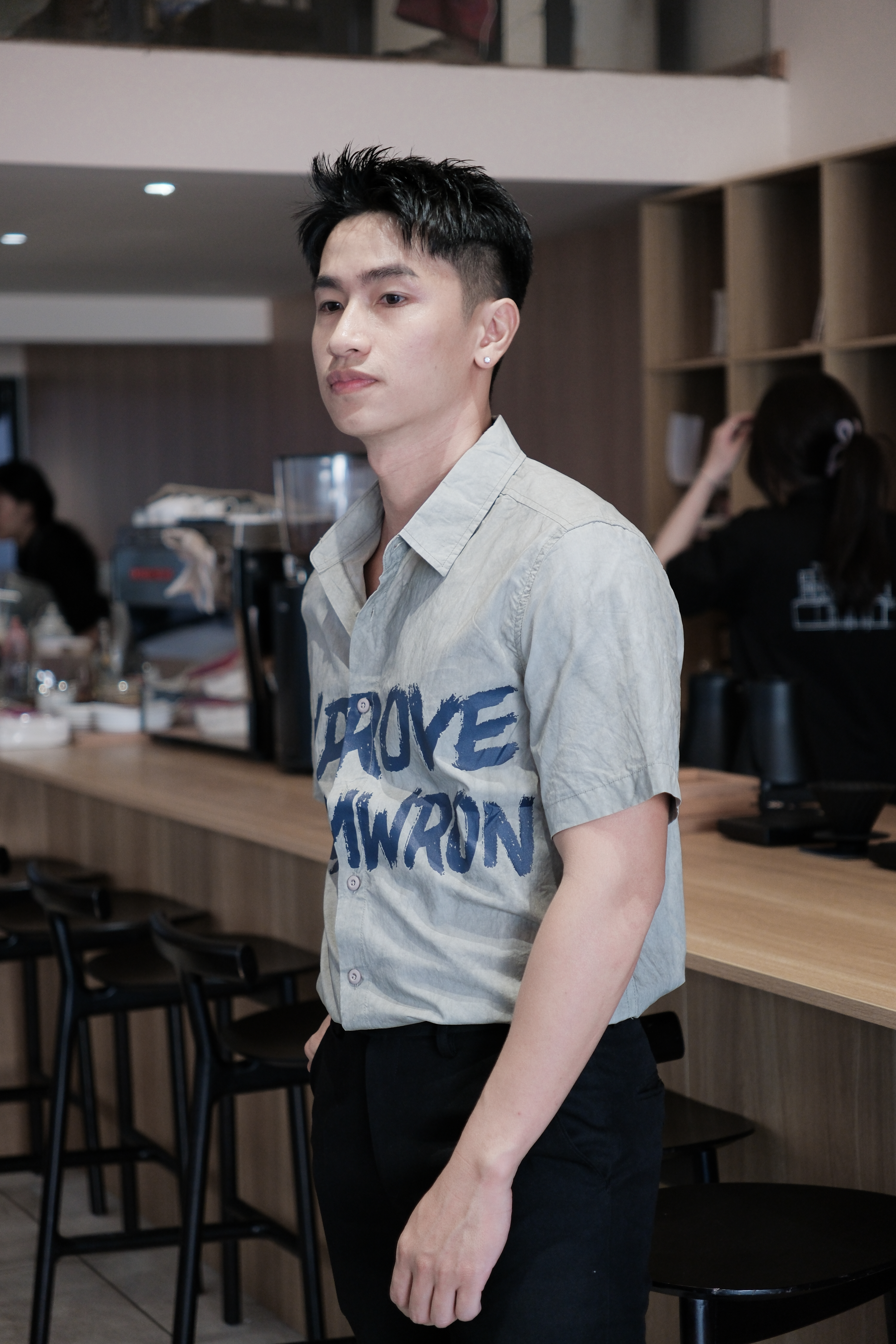 SA23 - Áo sơ mi nam tay ngắn cổ bẻ form rộng in chữ cá tính màu Khaki và Xám_thumbnail_9